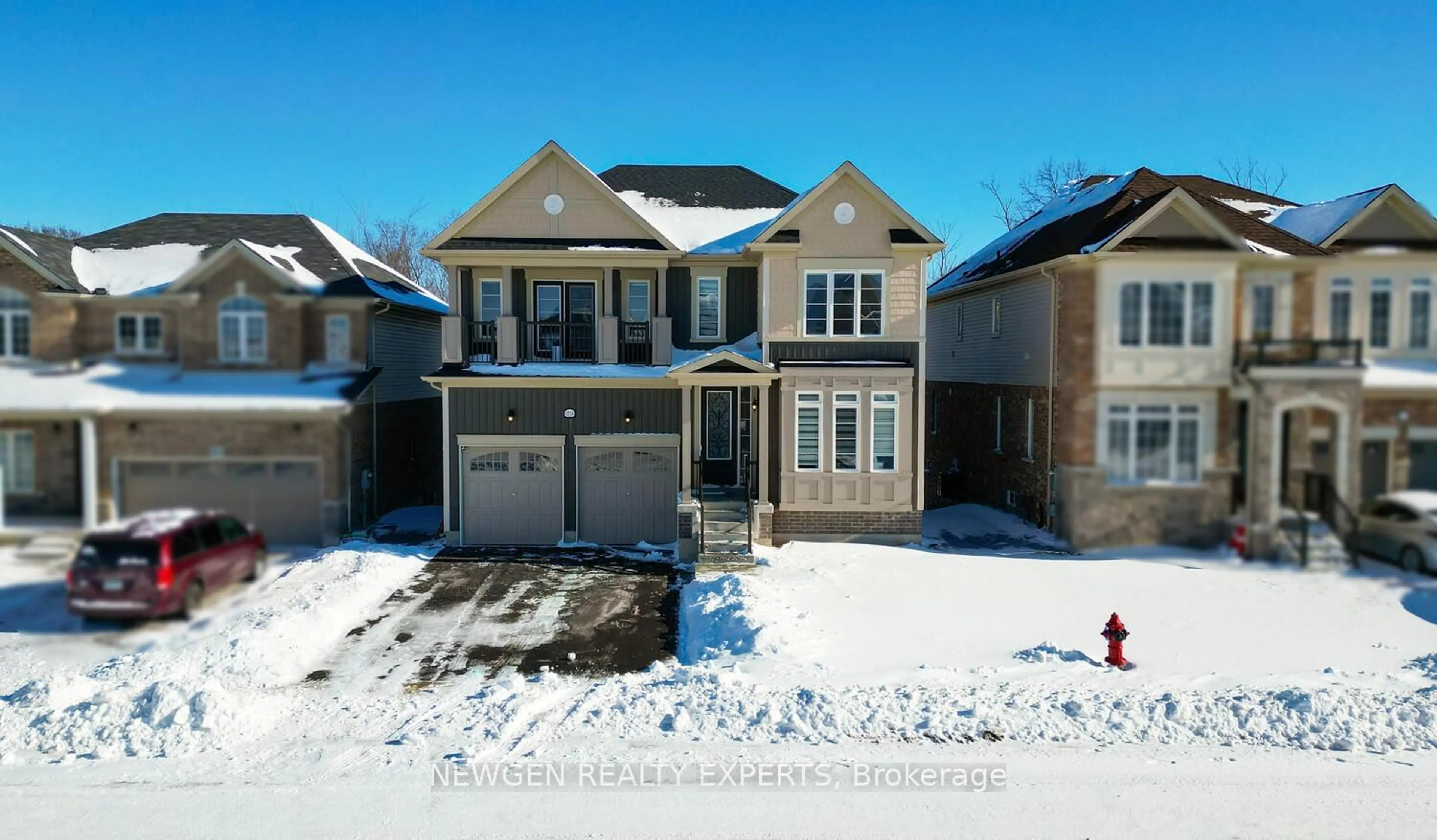A pic from outside/outdoor area/front of a property/back of a property/a pic from drone, street for 9218 White Oak Ave, Niagara Falls Ontario L2G 0E9