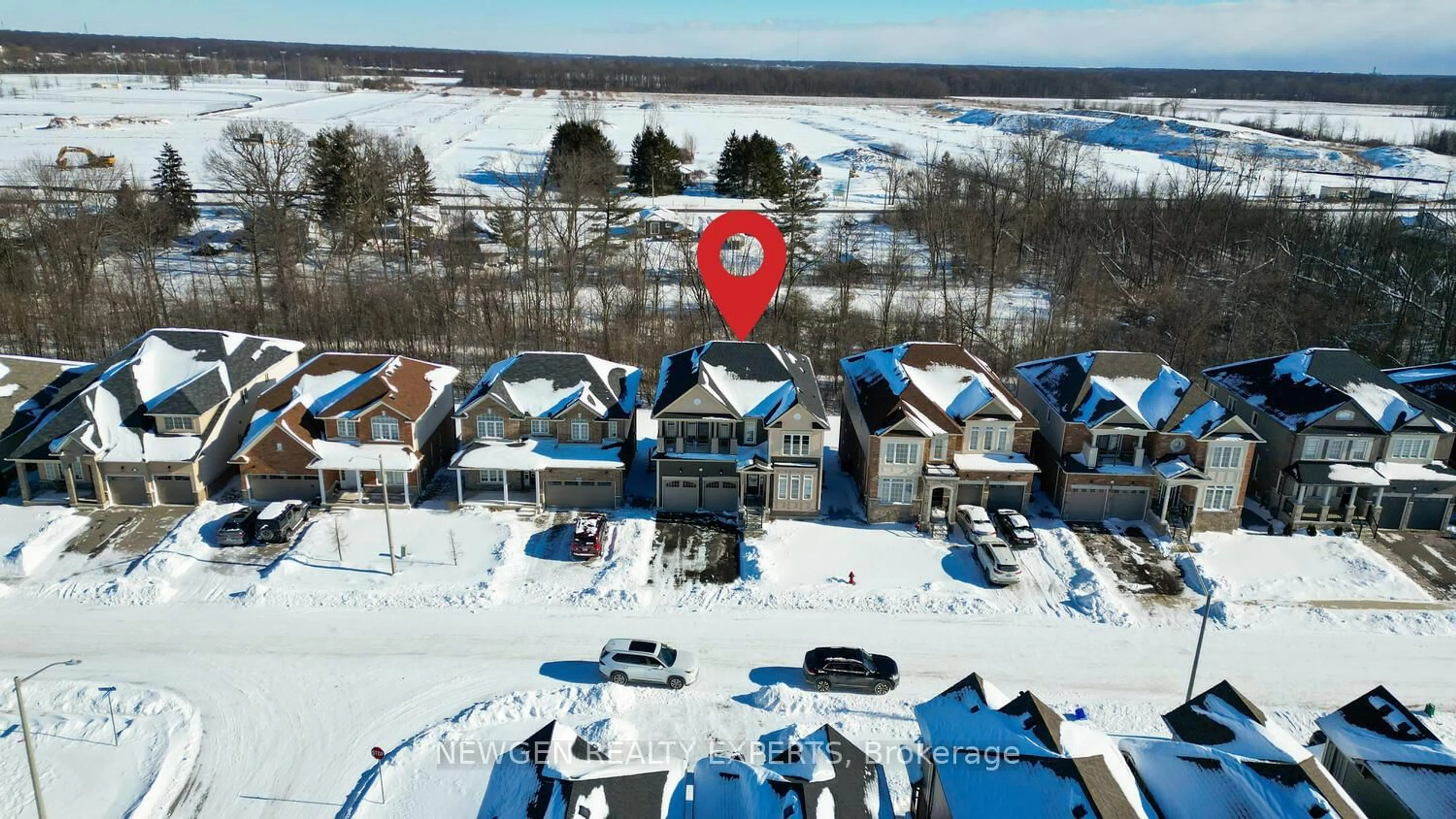 A pic from outside/outdoor area/front of a property/back of a property/a pic from drone, building for 9218 White Oak Ave, Niagara Falls Ontario L2G 0E9