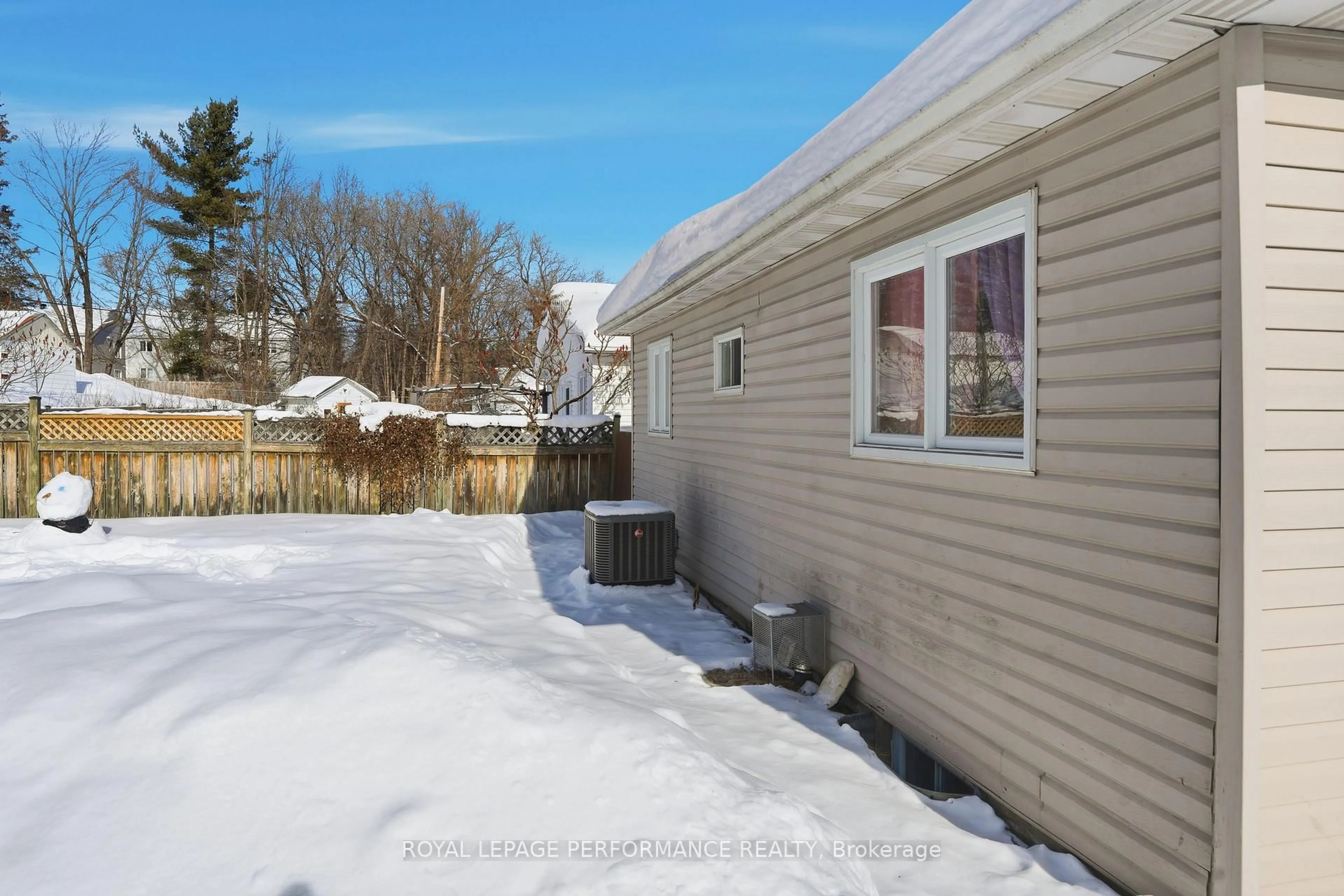 Unknown for 644 James St, Hawkesbury Ontario K6A 1T9