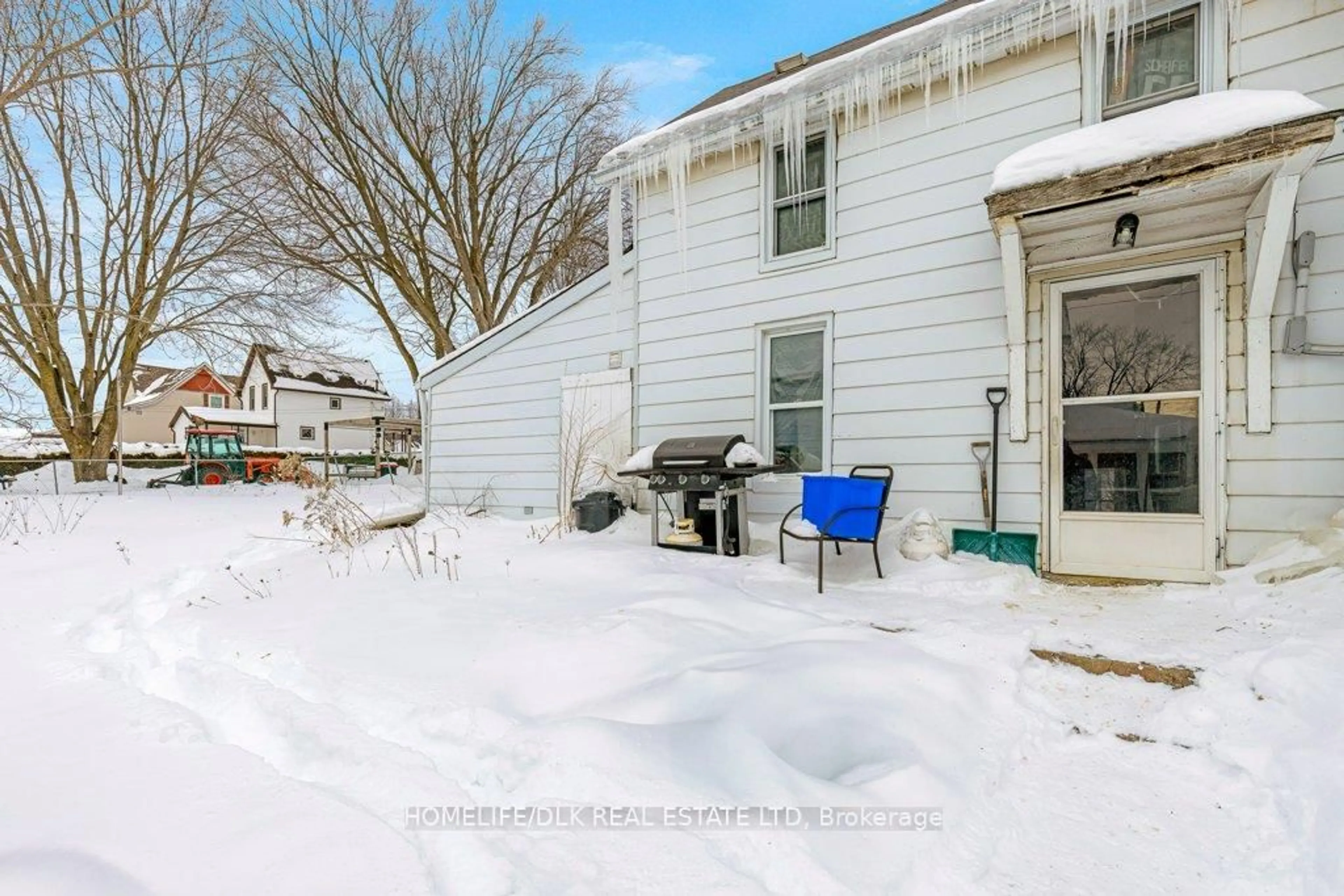 Patio, street for 40 Front Ave, Brockville Ontario K6V 1V6