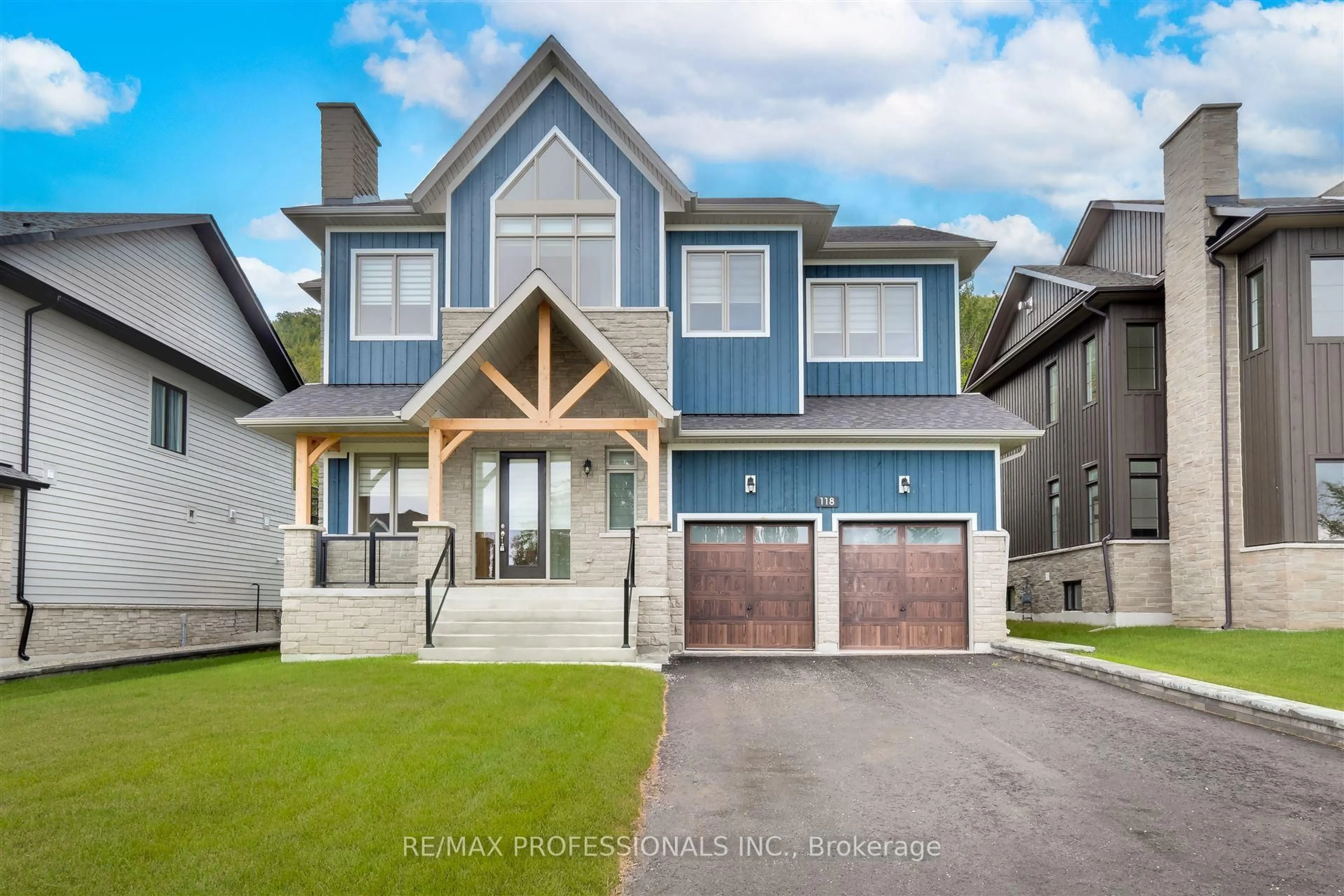 Home with vinyl exterior material, street for 118 Dorothy Dr, Blue Mountains Ontario N0H 1J0