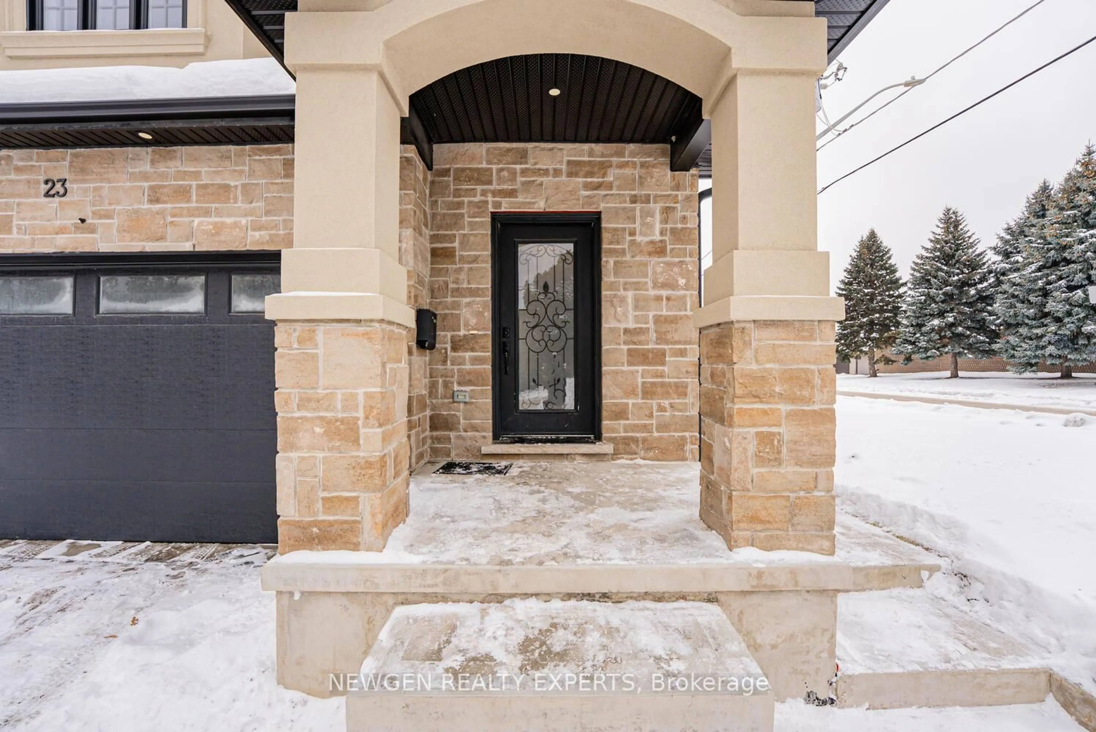 Indoor entryway for 23 Forfar Ave, Kitchener Ontario N2B 2Z7