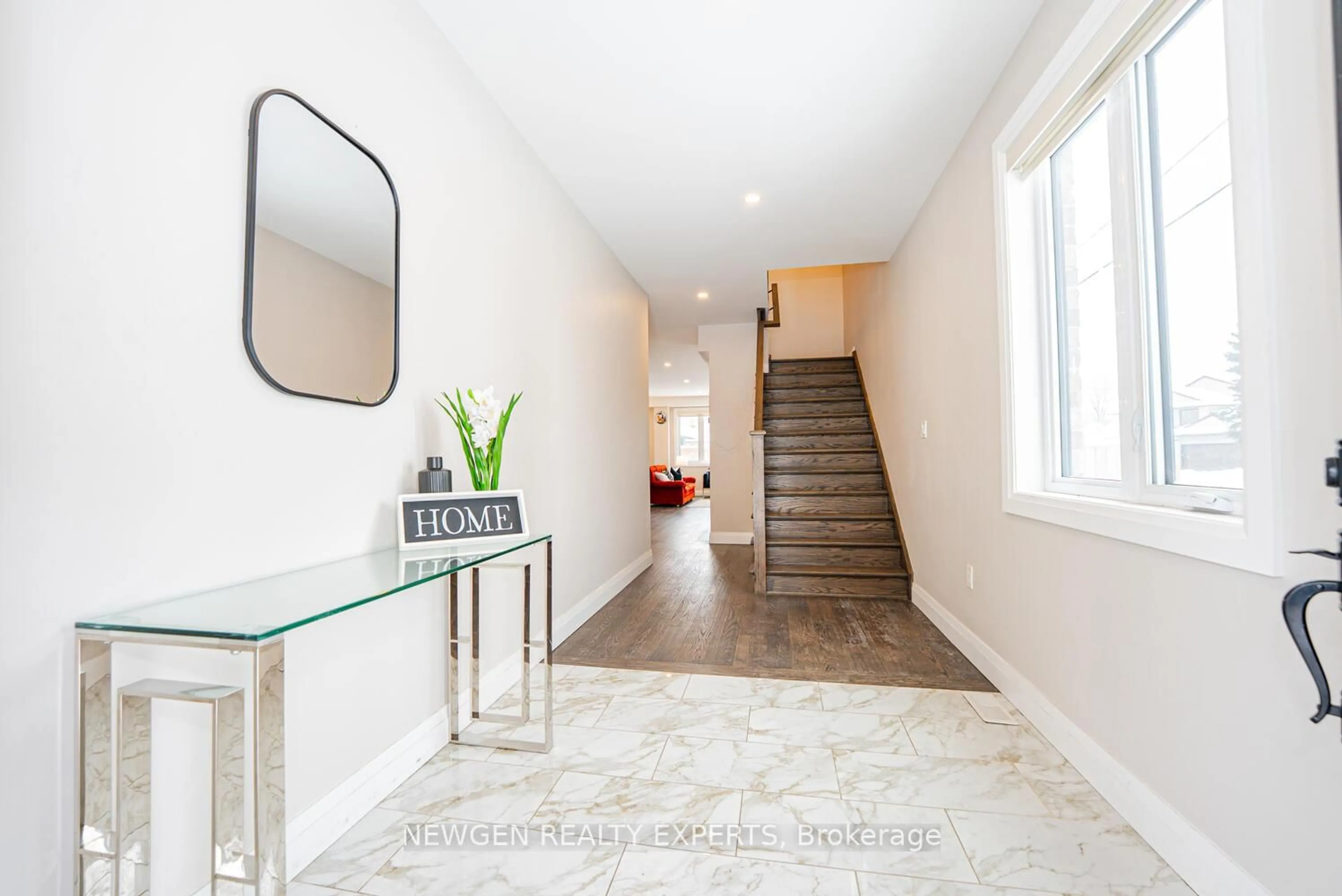 Indoor entryway for 23 Forfar Ave, Kitchener Ontario N2B 2Z7