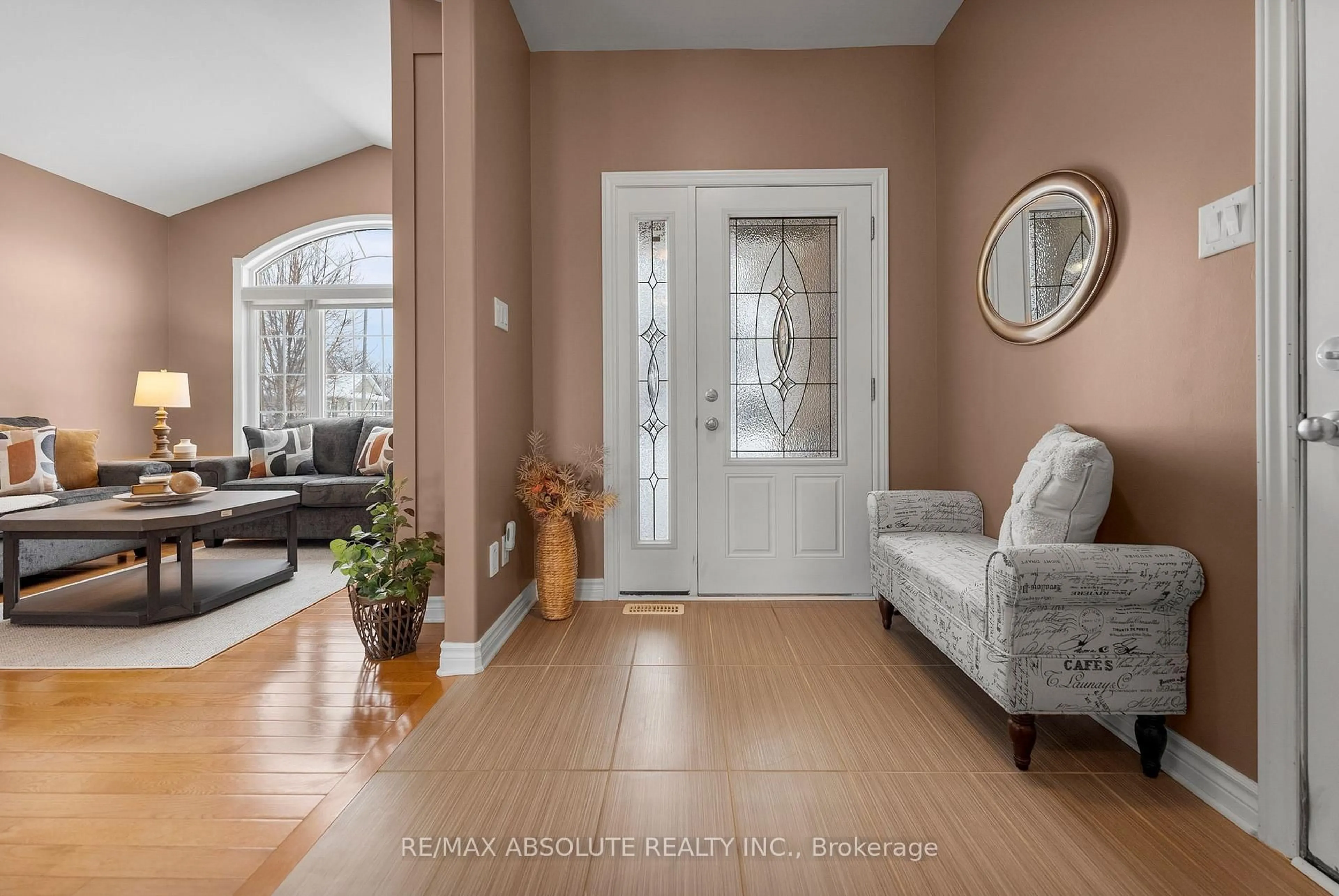 Indoor entryway for 215 Arthur St, Arnprior Ontario K7S 0H6