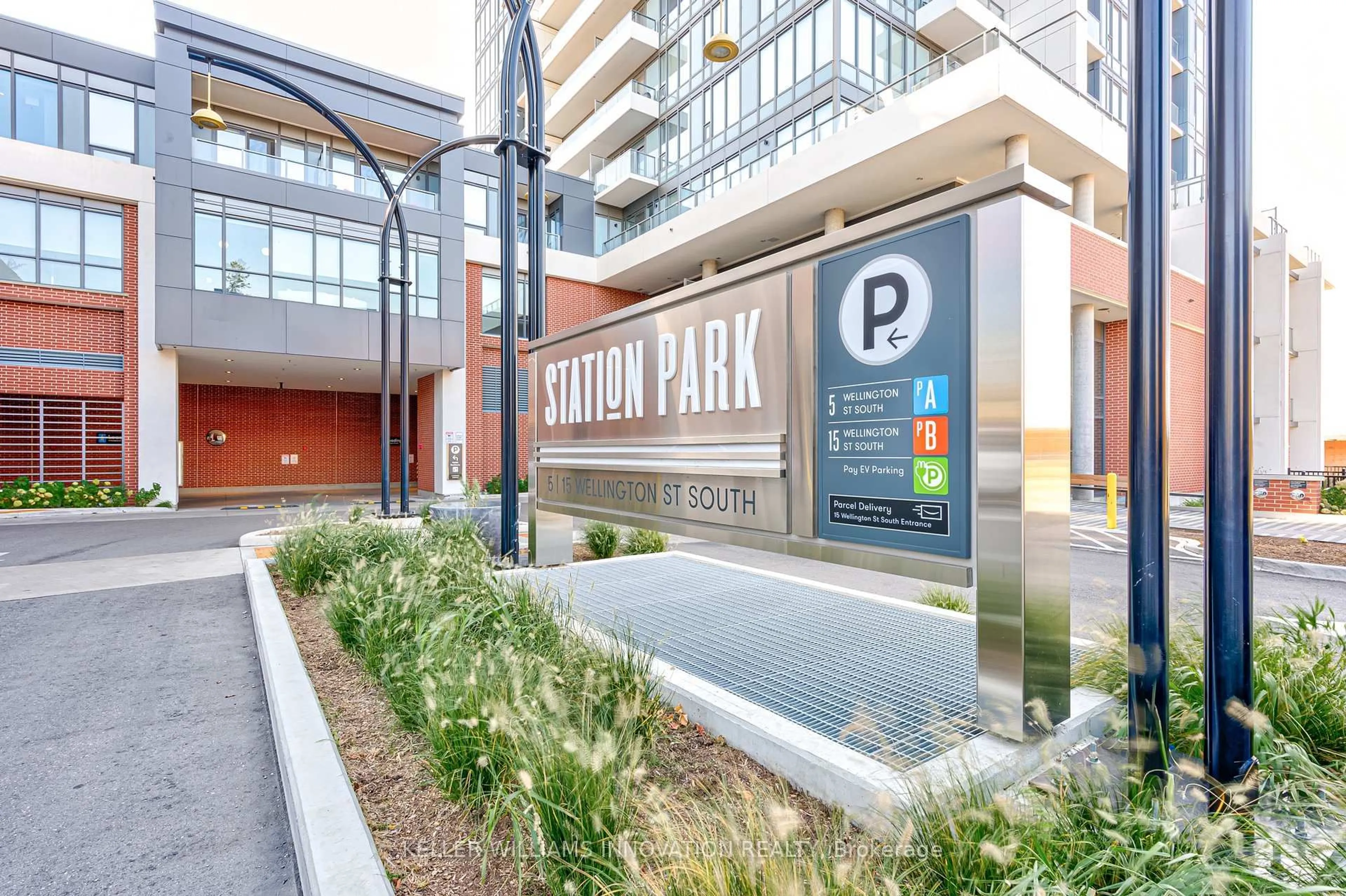 Patio, street for 15 Wellington St #303, Waterloo Ontario N2G 0E4