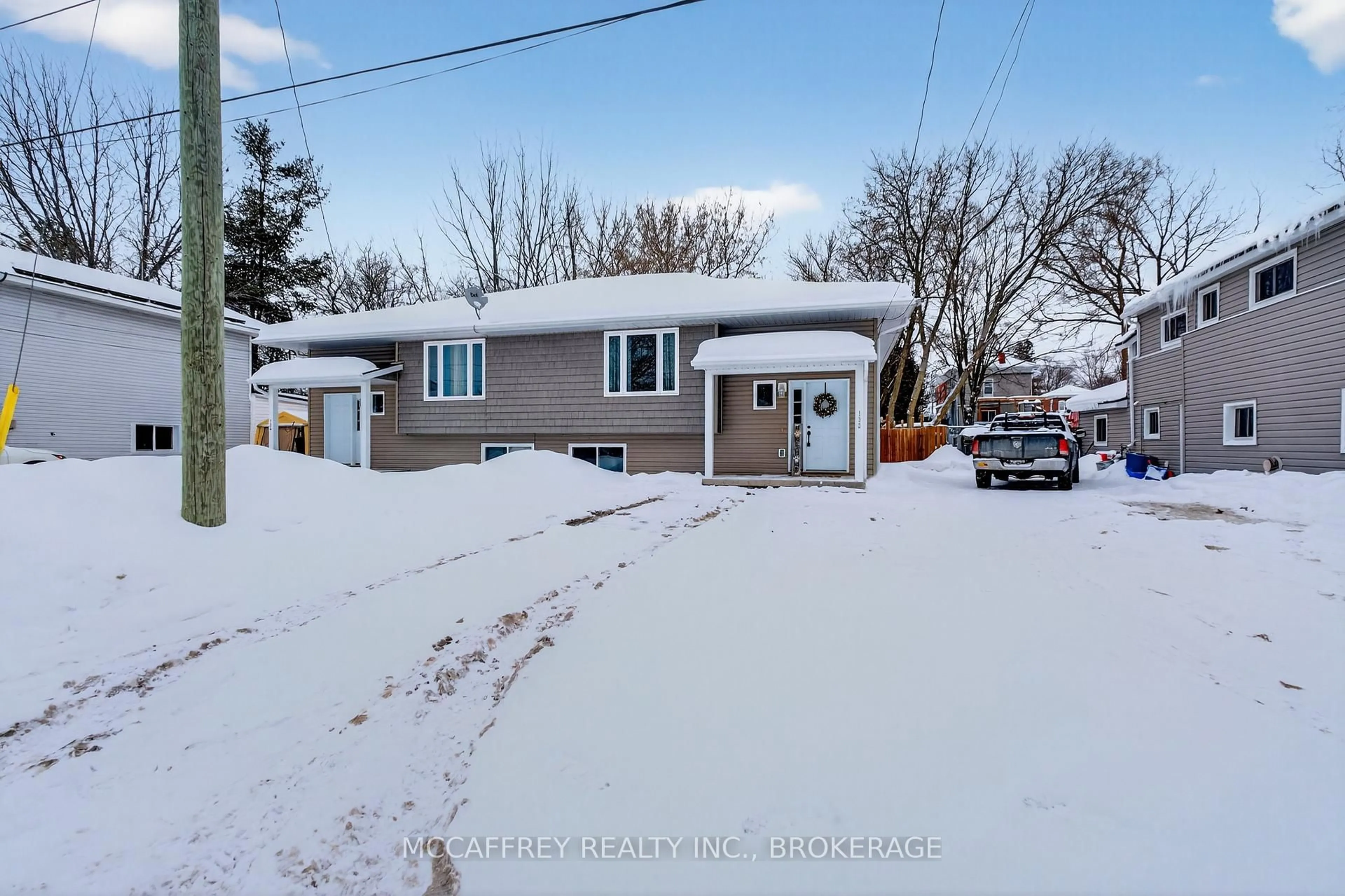 A pic from outside/outdoor area/front of a property/back of a property/a pic from drone, street for 132 Brant St, Deseronto Ontario K0K 1X0