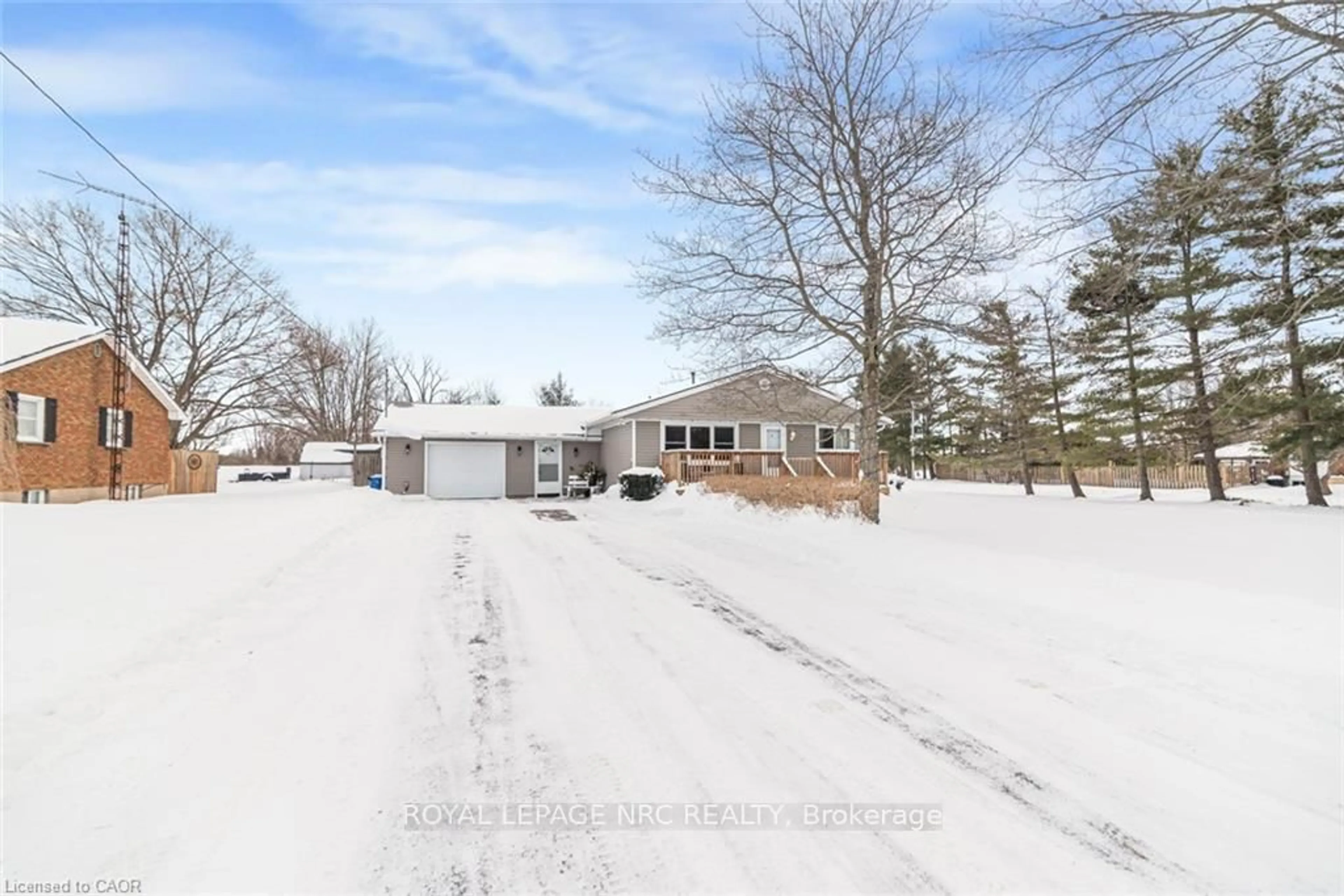 A pic from outside/outdoor area/front of a property/back of a property/a pic from drone, street for 11685 Burnaby Rd, Wainfleet Ontario L0S 1V0