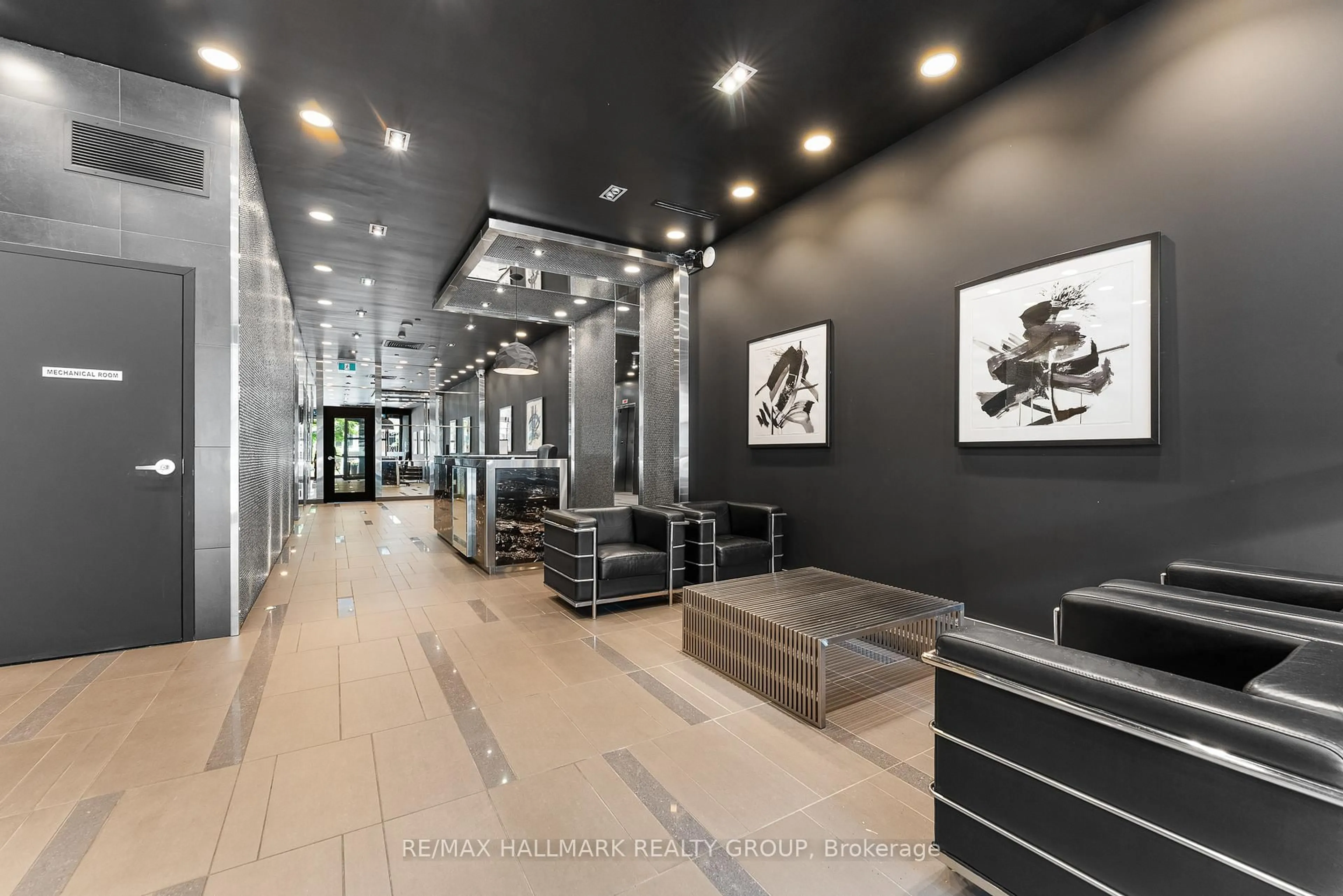 Lobby for 224 Lyon St #711, Ottawa Ontario K1R 0C1