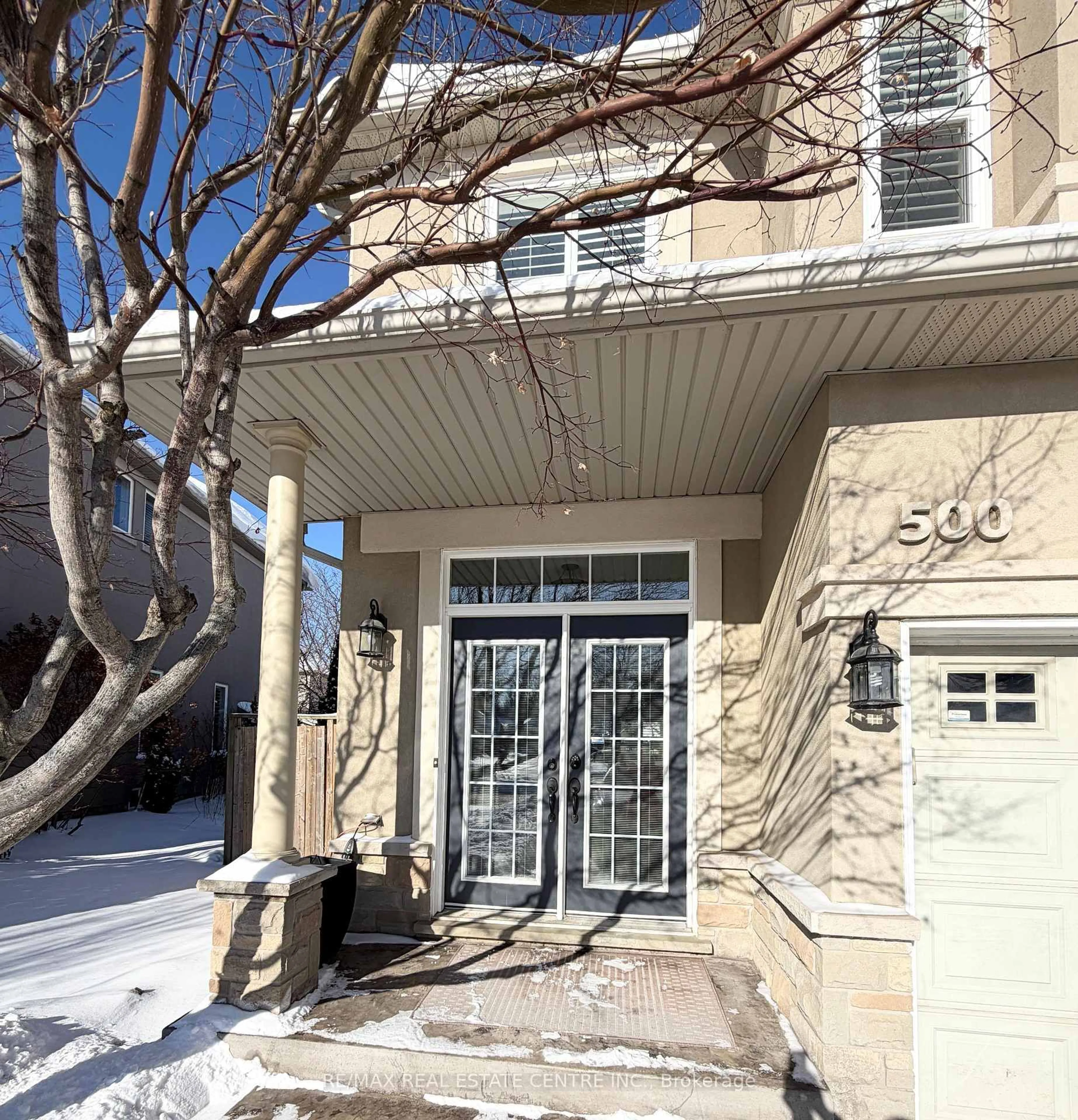 Indoor entryway for 500 Stonehenge Dr, Hamilton Ontario L9K 1S7