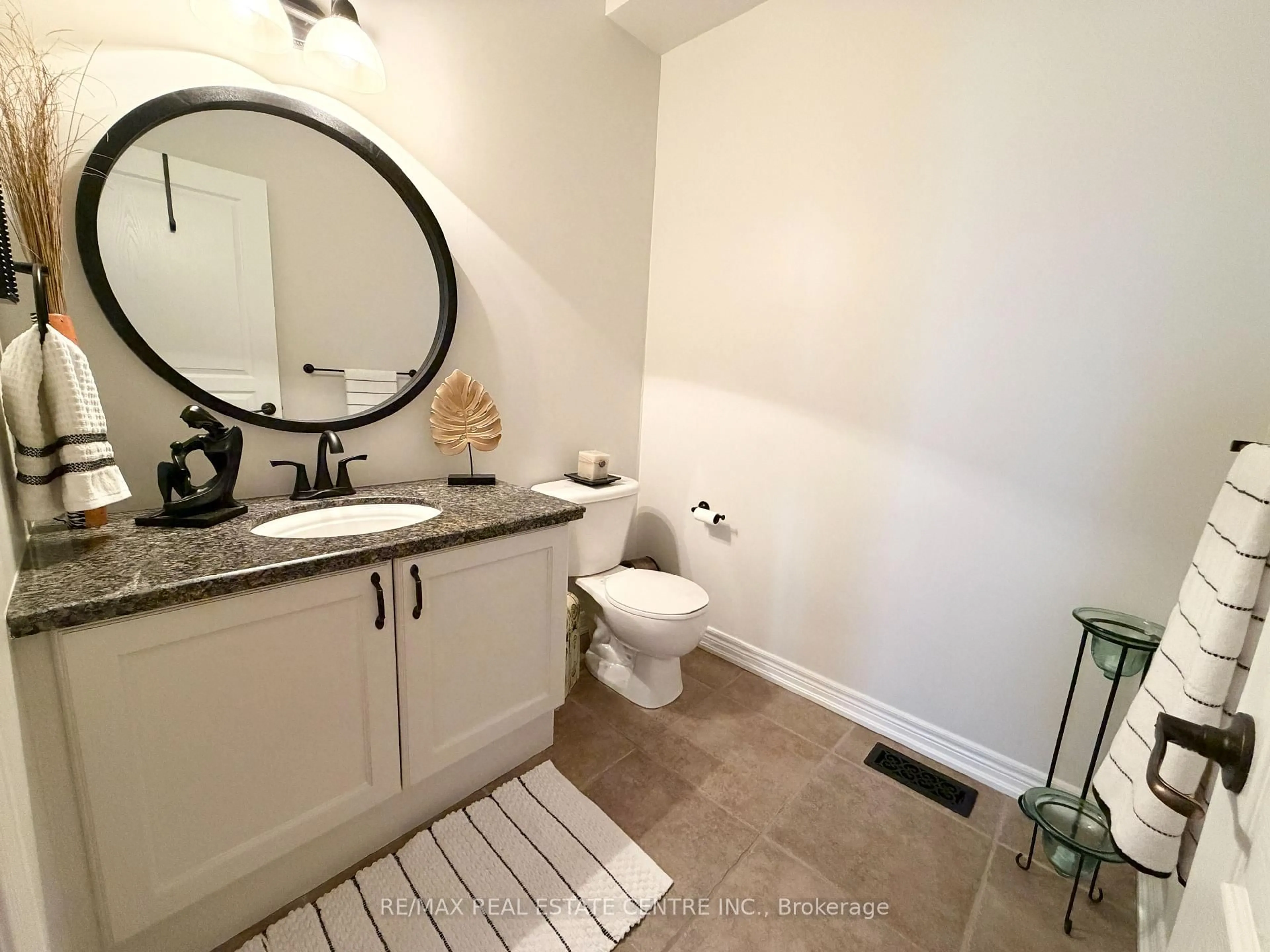 Contemporary bathroom, ceramic/tile floor for 500 Stonehenge Dr, Hamilton Ontario L9K 1S7