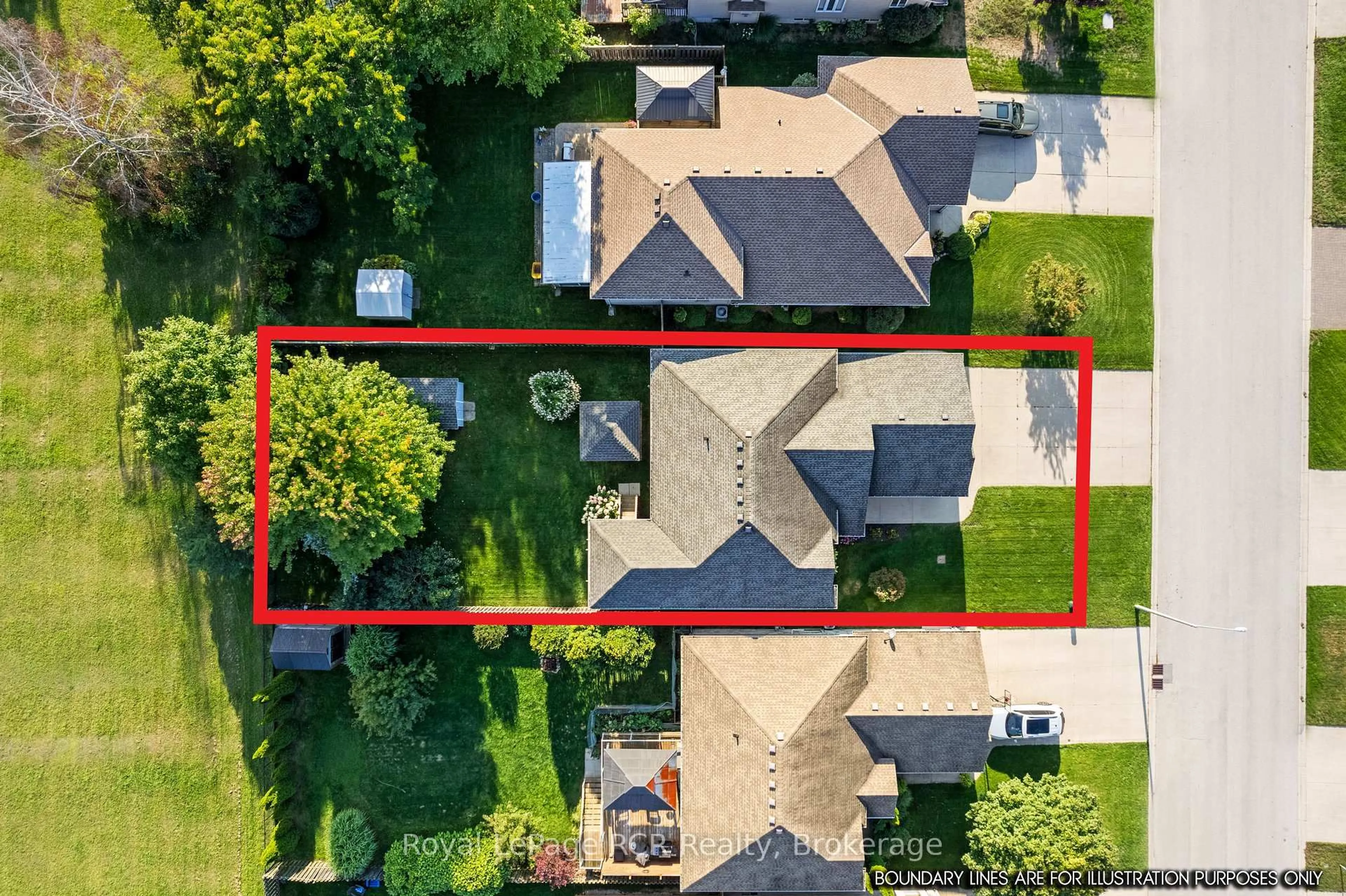 A pic from outside/outdoor area/front of a property/back of a property/a pic from drone, street for 423 1st St, Owen Sound Ontario N4K 6Z7