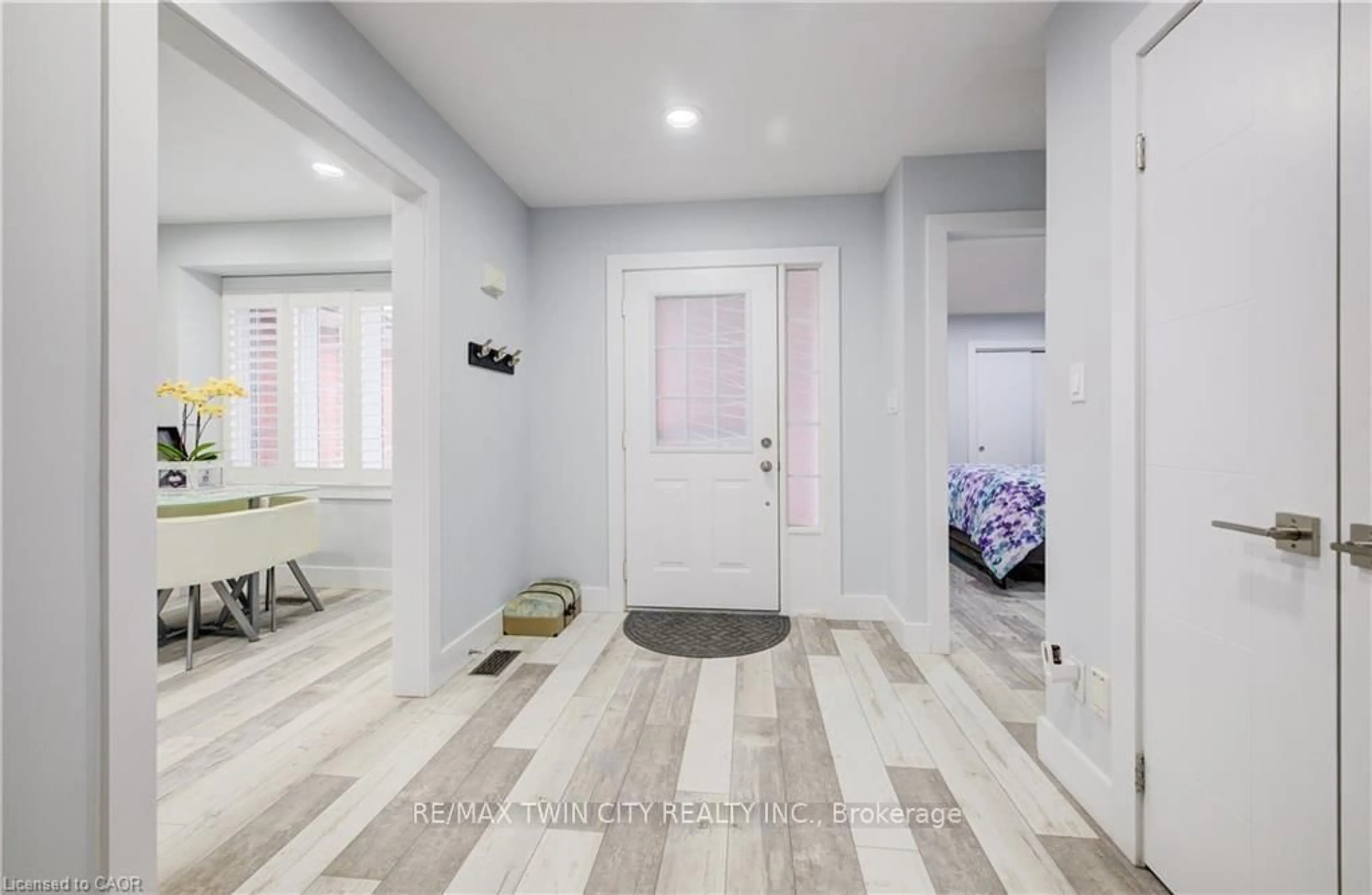 Indoor entryway for 10 ISHERWOOD Ave #18, Cambridge Ontario N1R 8L5