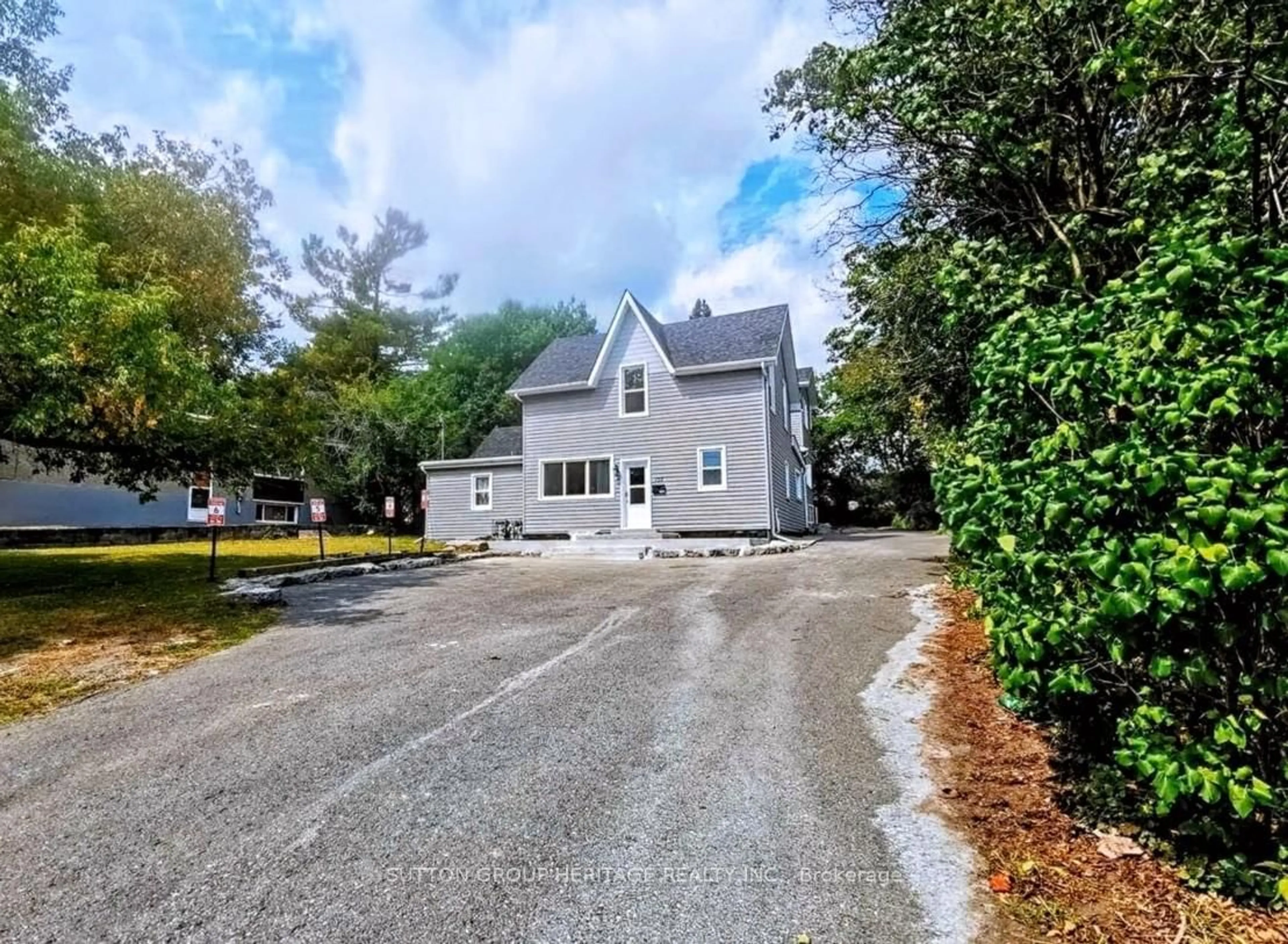 A pic from outside/outdoor area/front of a property/back of a property/a pic from drone, street for 717 King St, Kingston Ontario K7M 2G3