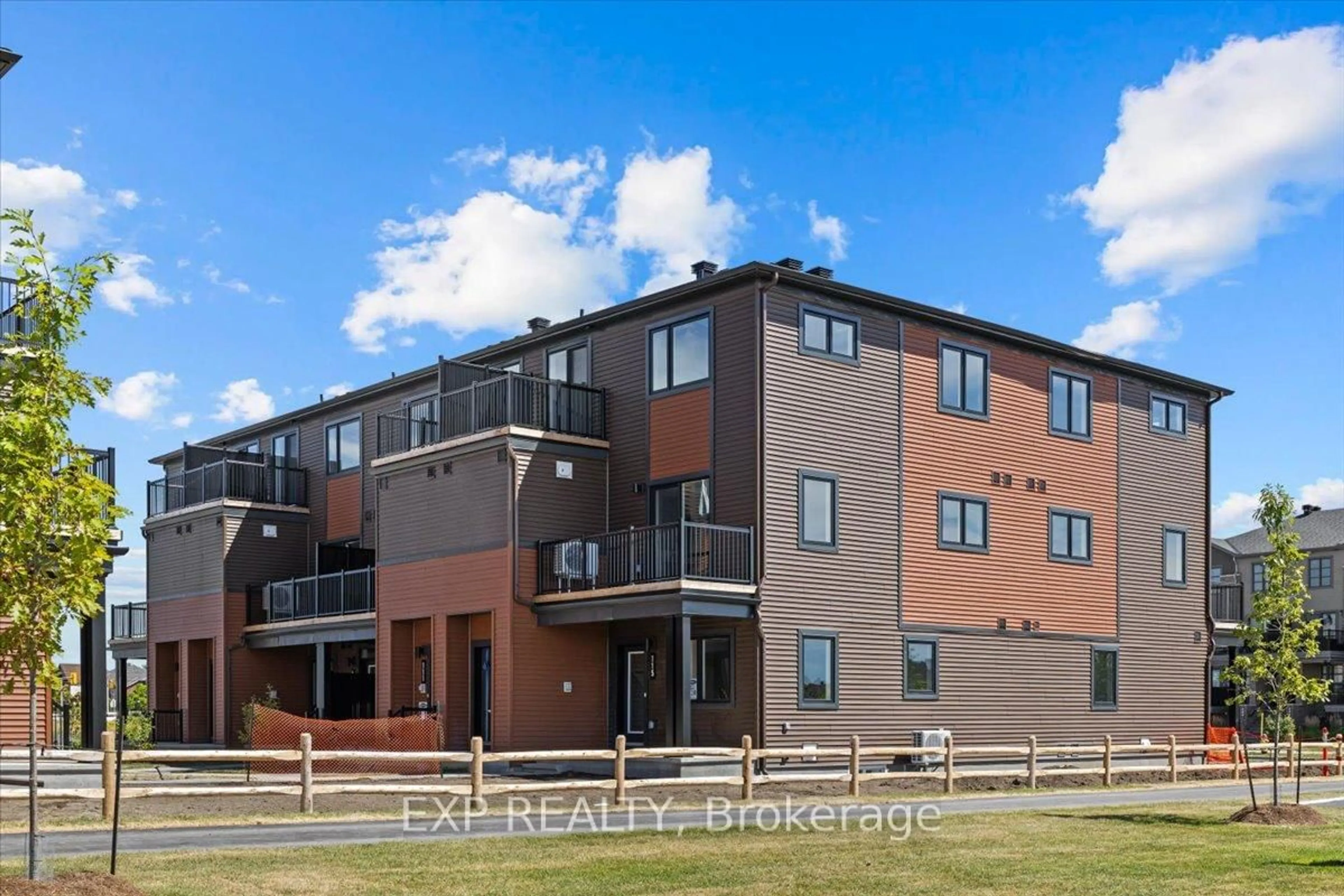 A pic from outside/outdoor area/front of a property/back of a property/a pic from drone, building for 614 Tobiano Private, Richmond Ontario K0A 2Z0