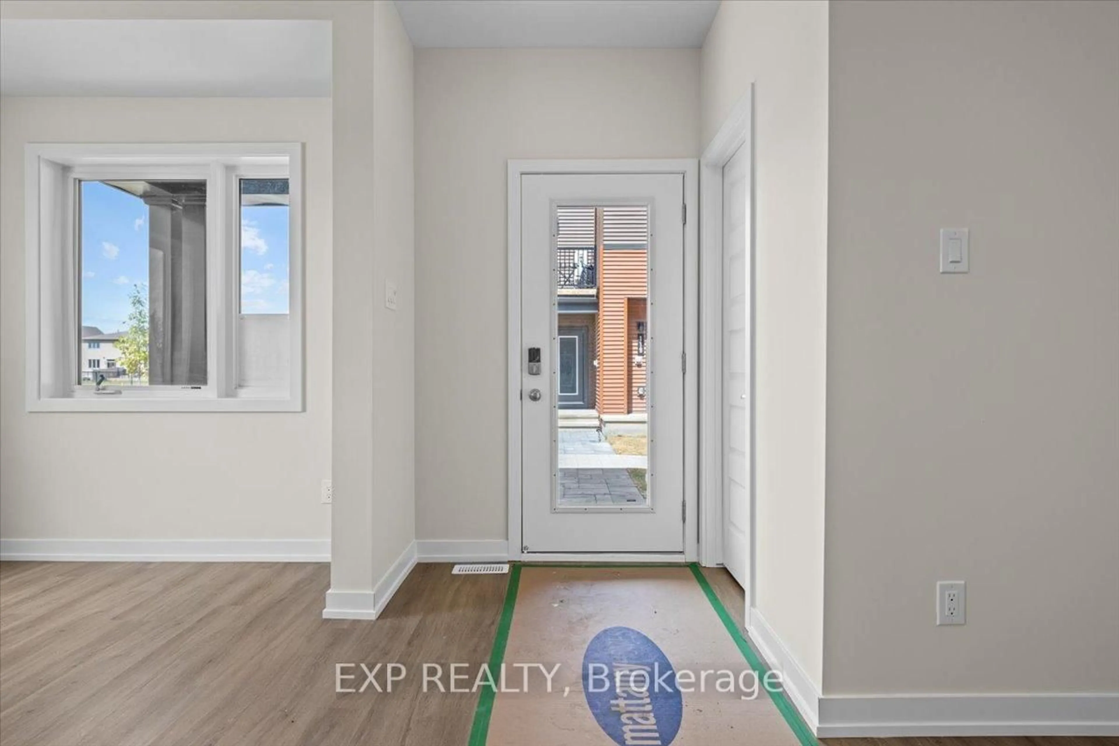 Indoor entryway for 614 Tobiano Private, Richmond Ontario K0A 2Z0