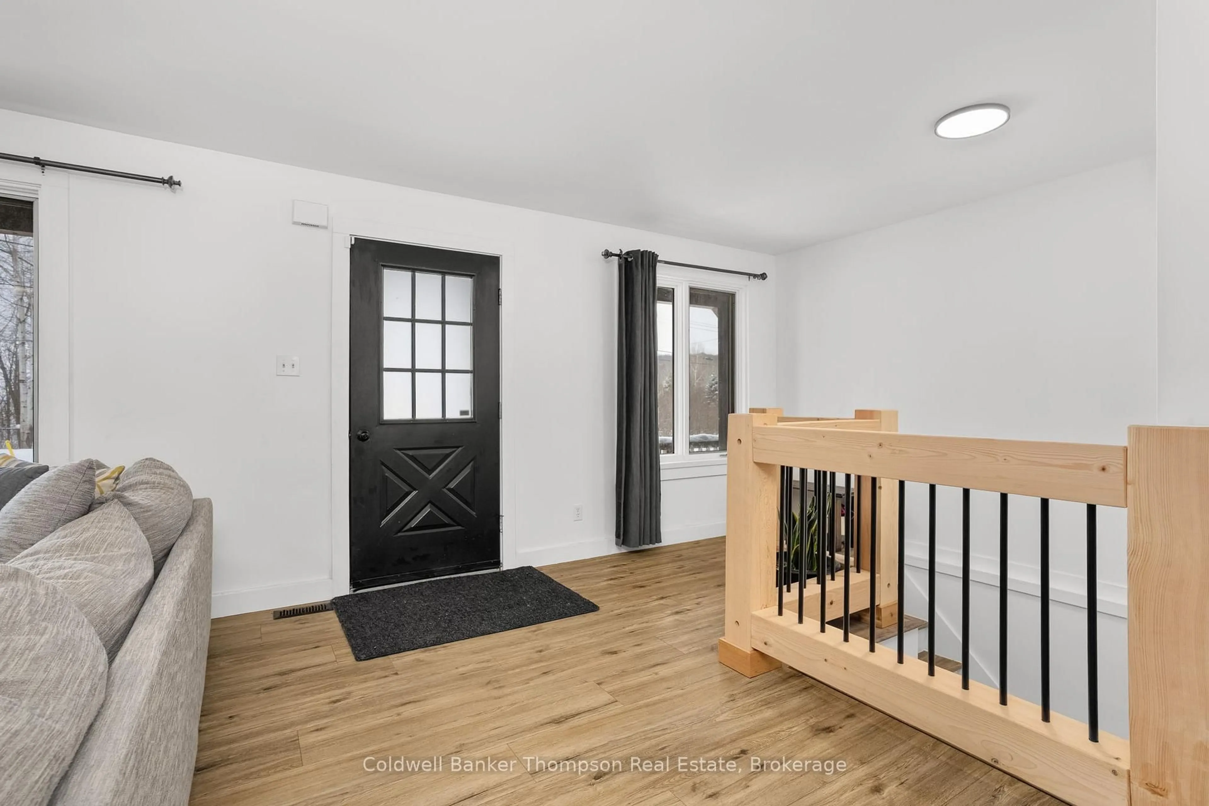 Indoor entryway for 6 Kitchen Rd, Huntsville Ontario P1H 1Y1