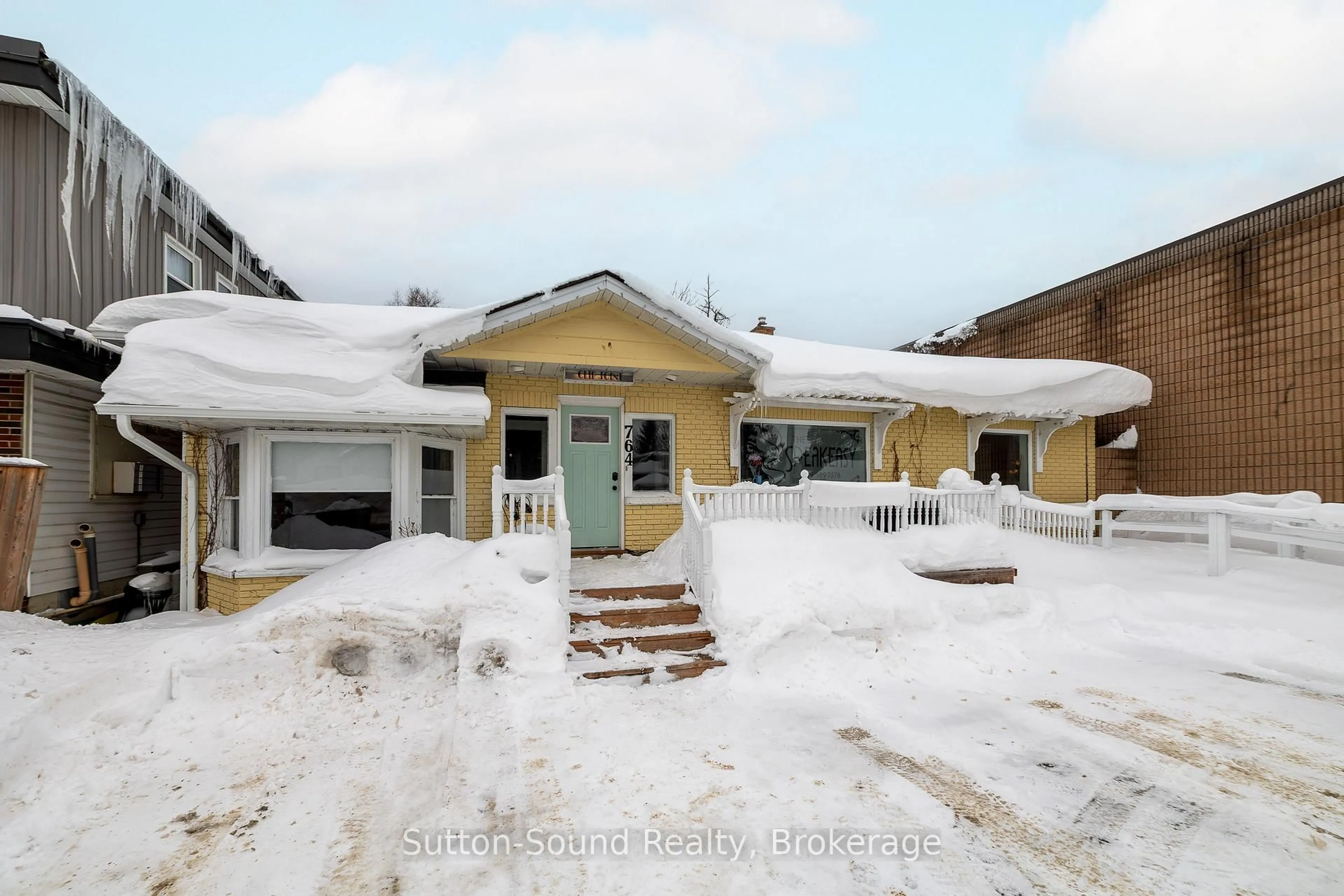 A pic from outside/outdoor area/front of a property/back of a property/a pic from drone, street for 764 Goderich St, Saugeen Shores Ontario N0H 2C3
