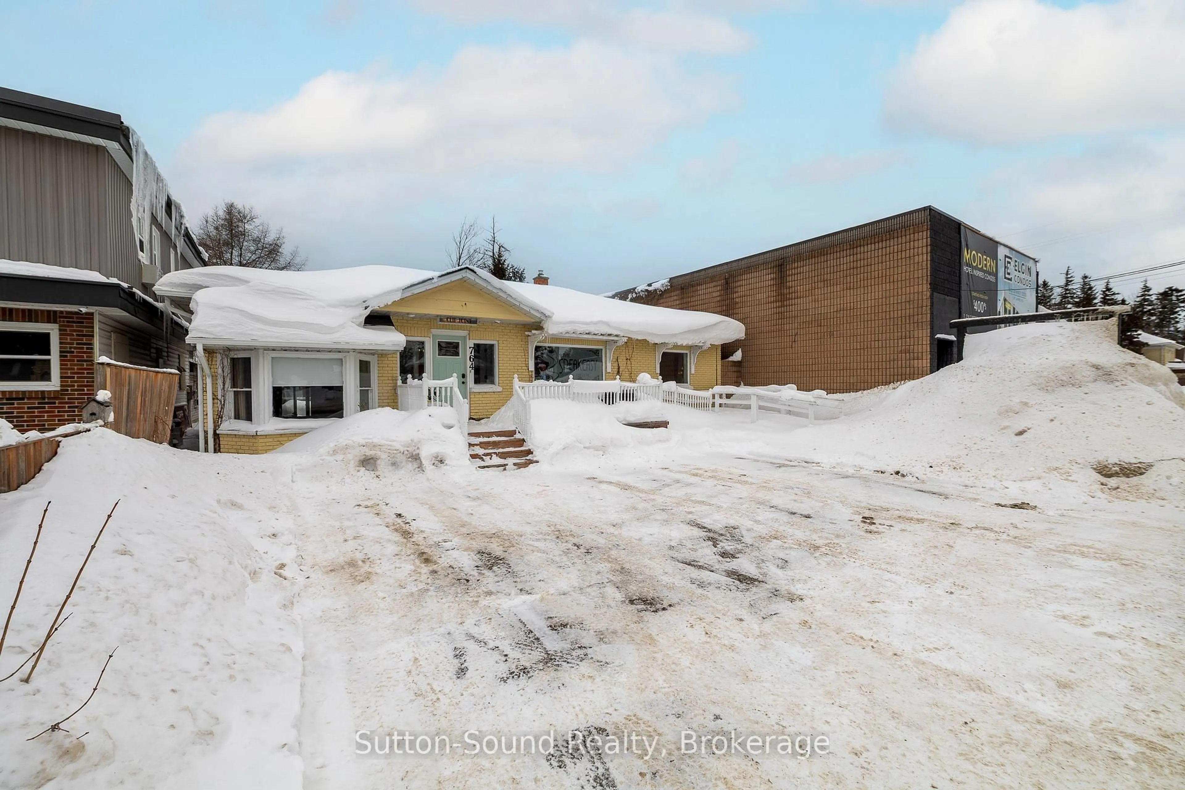 A pic from outside/outdoor area/front of a property/back of a property/a pic from drone, building for 764 Goderich St, Saugeen Shores Ontario N0H 2C3