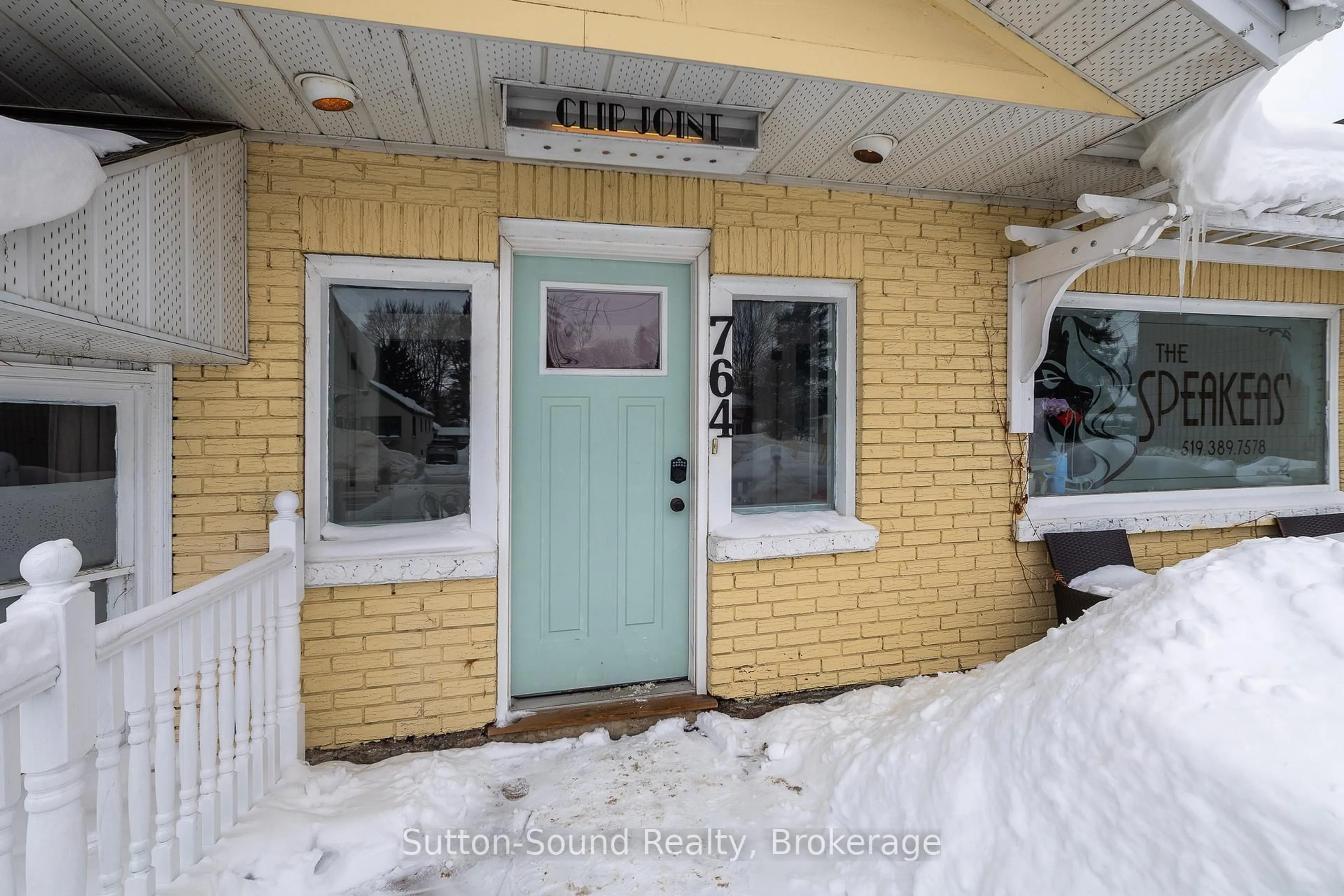 Indoor entryway for 764 Goderich St, Saugeen Shores Ontario N0H 2C3