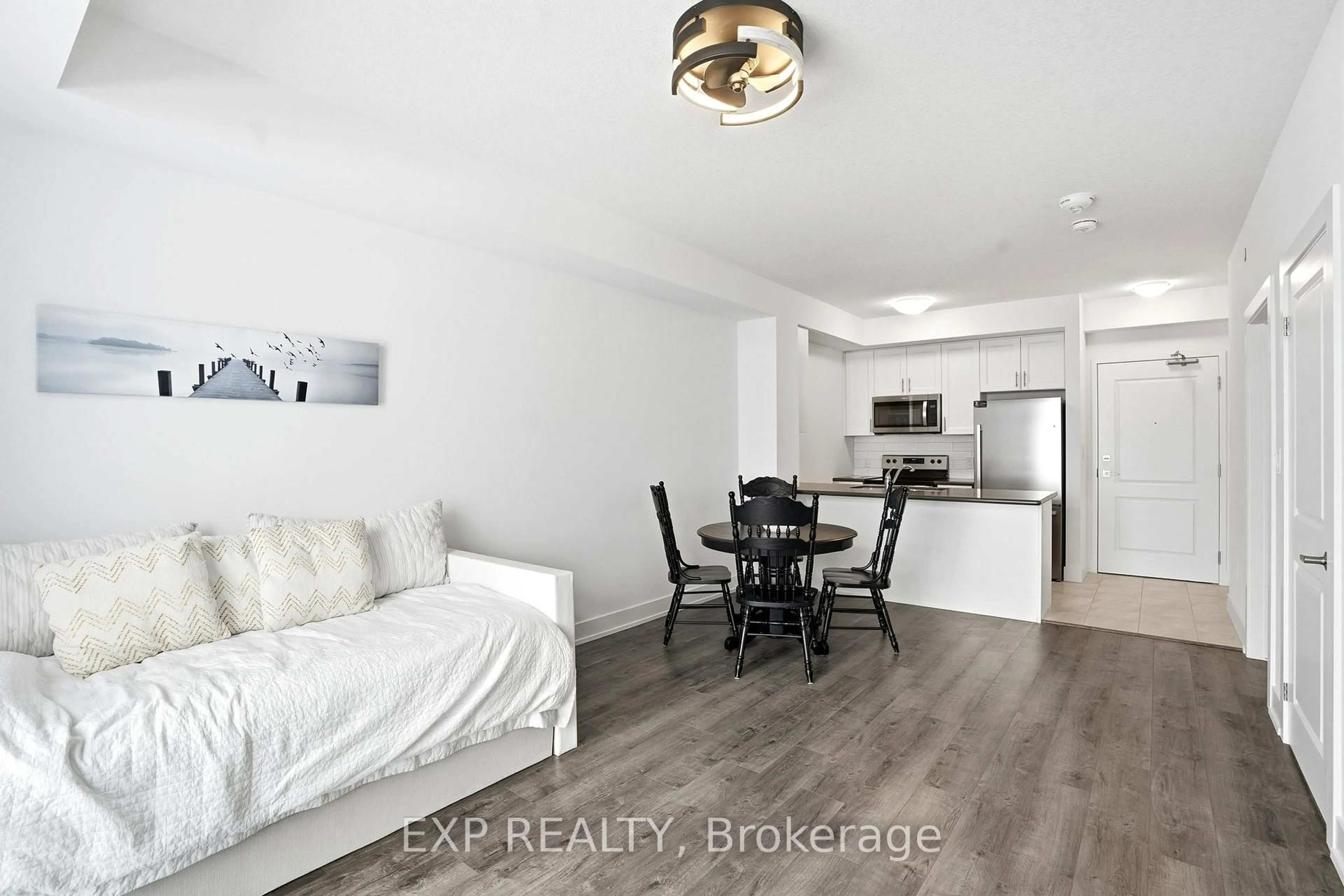 A pic of a room for 460 Dundas St #803, Hamilton Ontario L8B 2A5