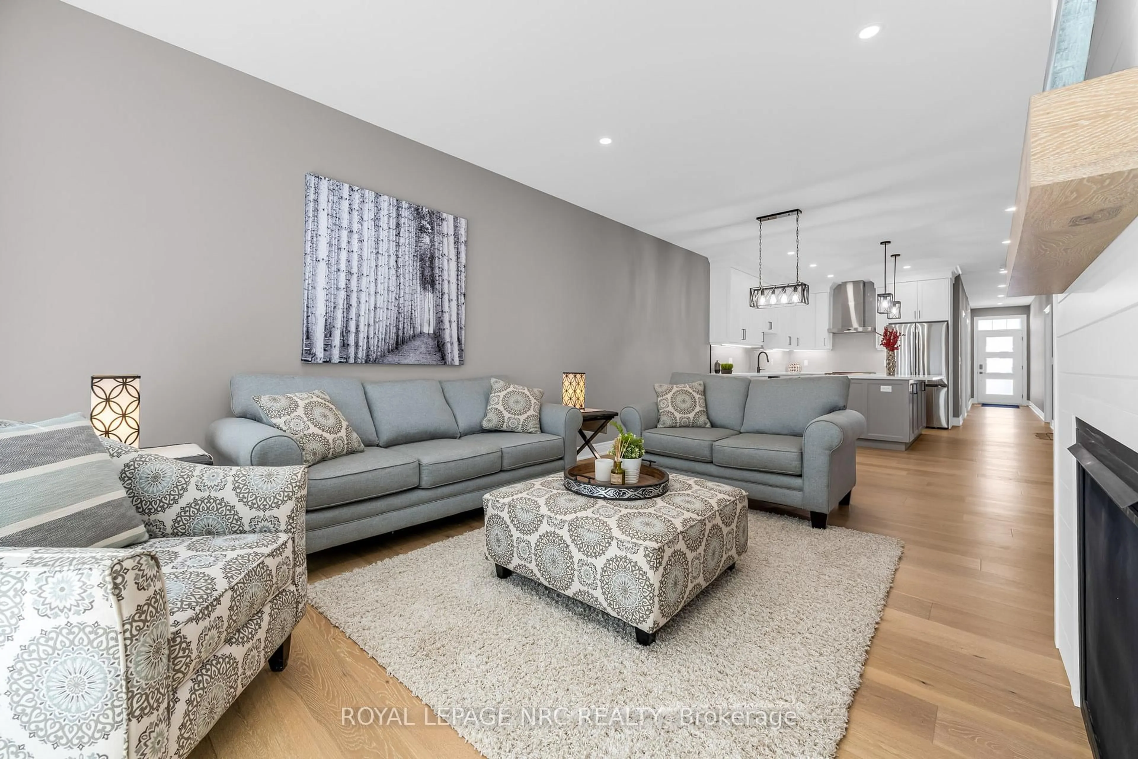 Living room with furniture, unknown for 738 Clarence St, Port Colborne Ontario L3K 0A8