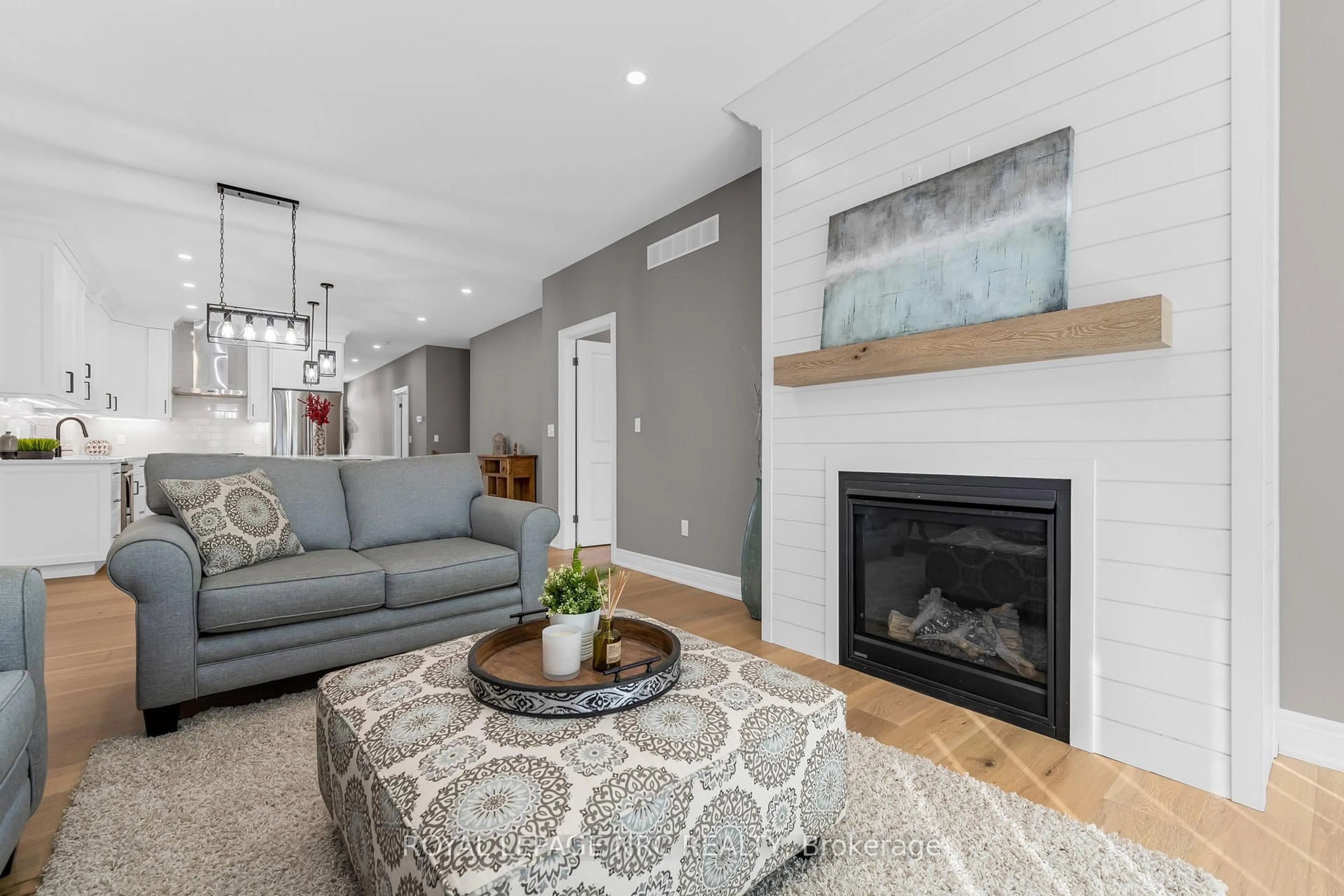 Living room with furniture, unknown for 738 Clarence St, Port Colborne Ontario L3K 0A8