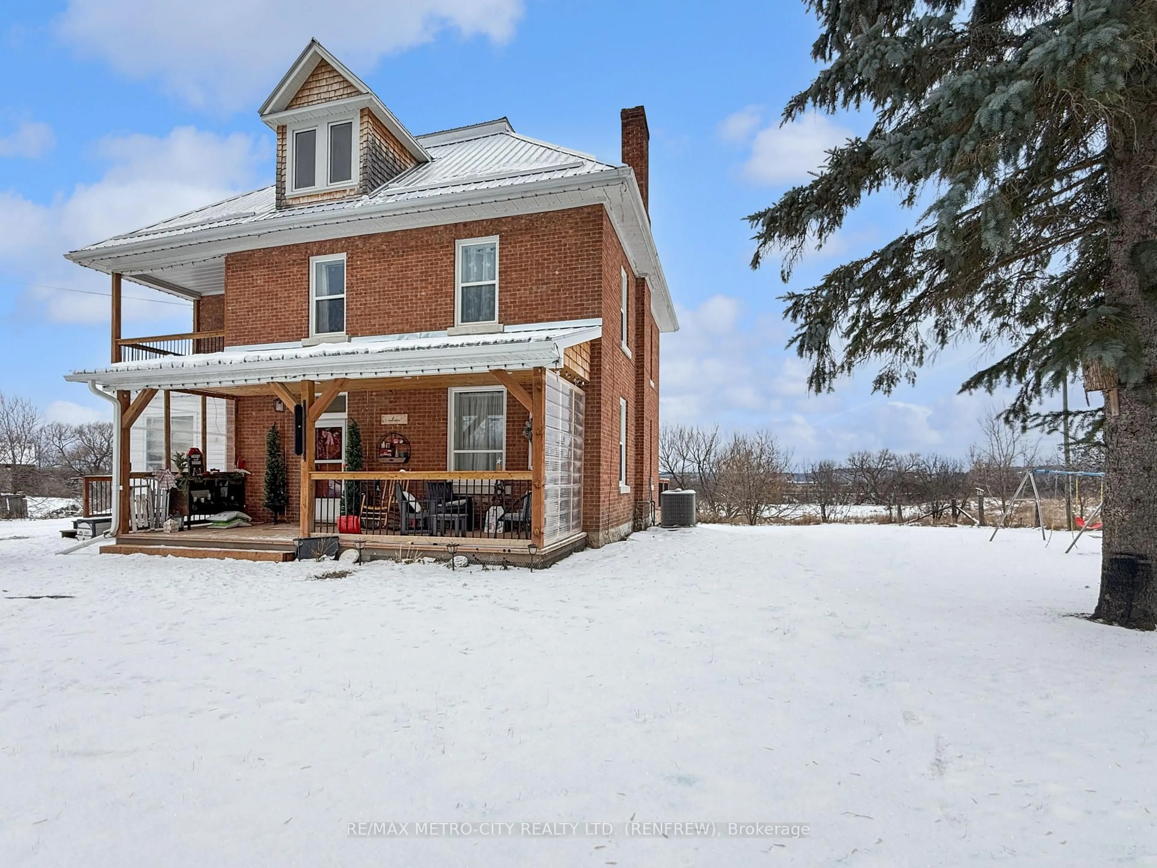 Home with brick exterior material, unknown for 1380 Highway 132 Highway, Renfrew Ontario K7V 3Z5