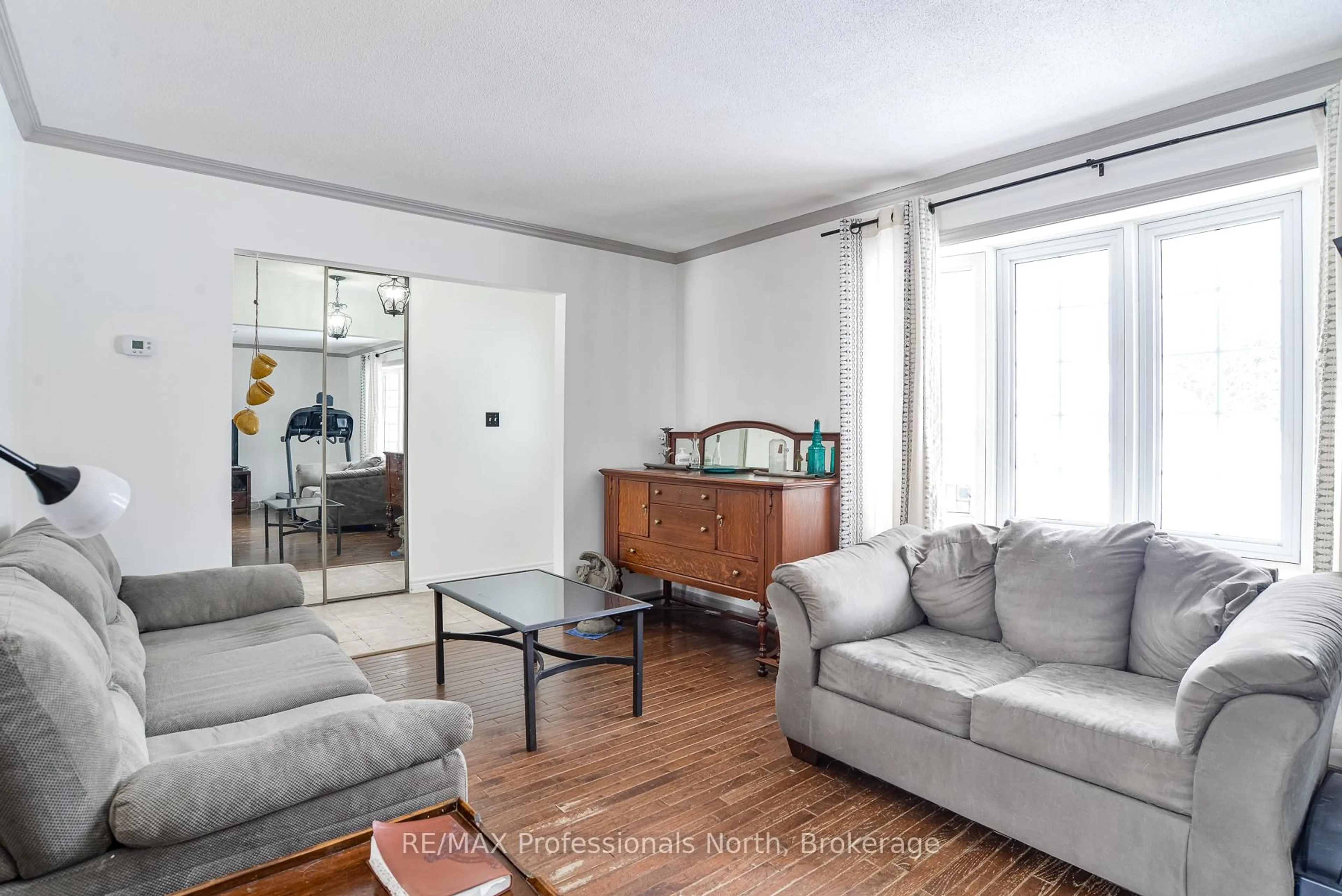 Living room with furniture, unknown for 76 Westvale Dr, Bracebridge Ontario P1L 1B3