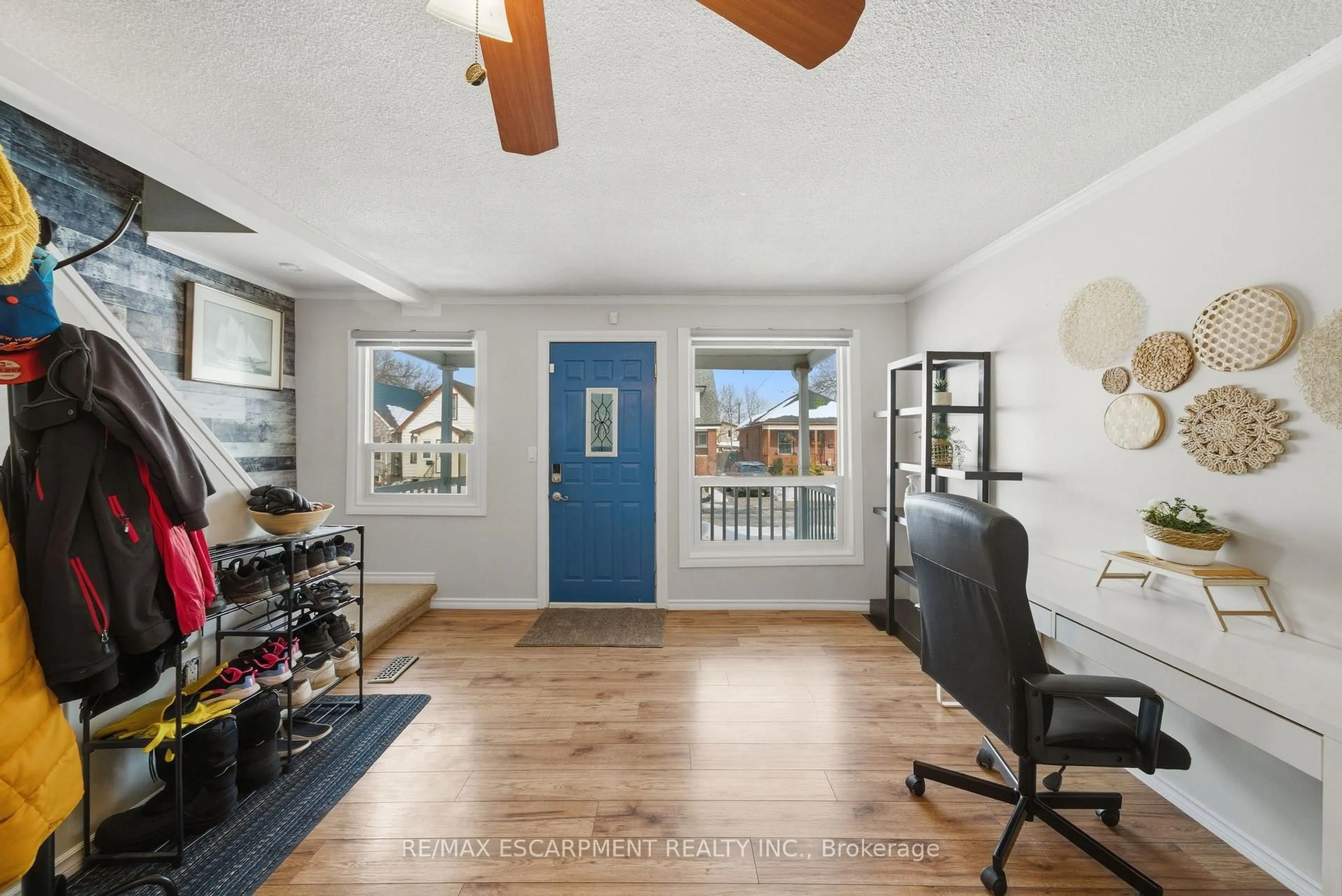 Indoor entryway for 14 Newlands Ave, Hamilton Ontario L8H 2T5