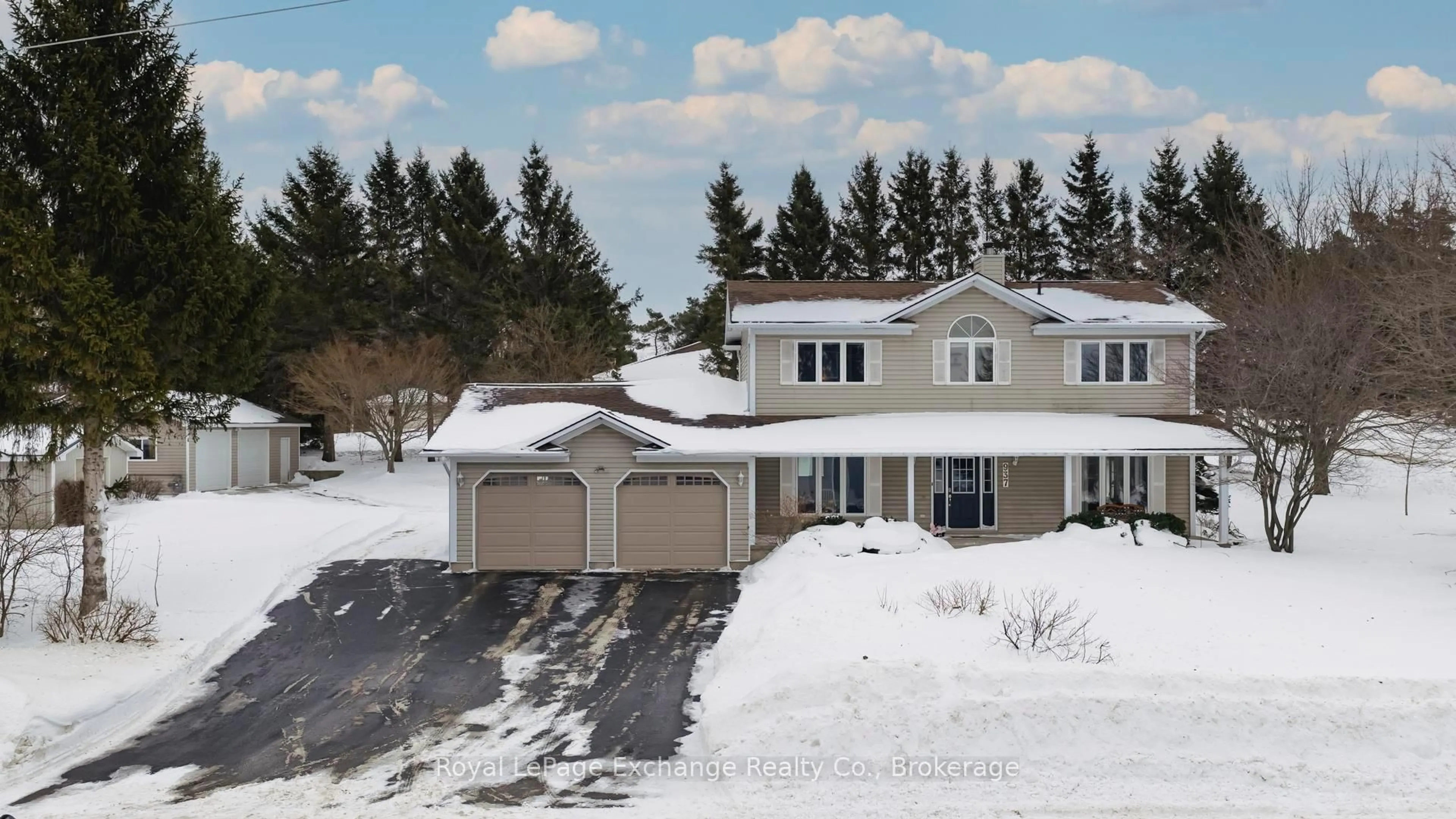 A pic from outside/outdoor area/front of a property/back of a property/a pic from drone, unknown for 937 Kris St, Huron-Kinloss Ontario N2Z 0C3