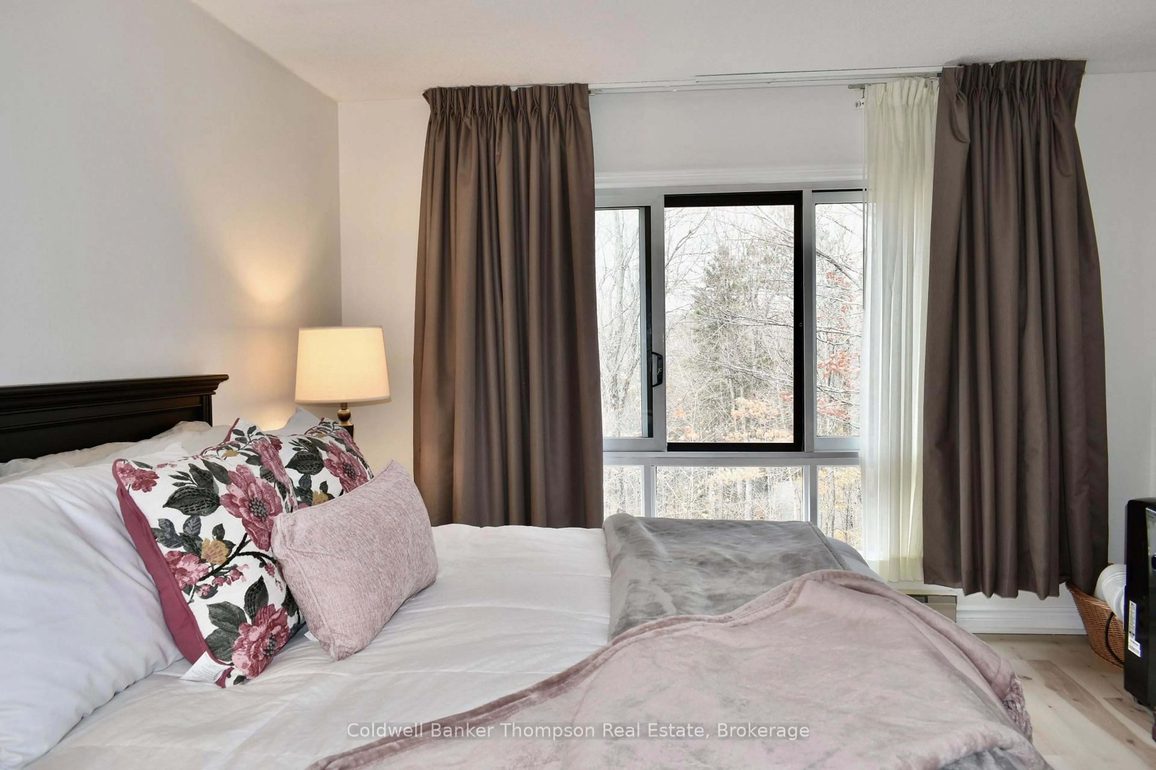 Bedroom with bed, unknown for 23-205 MAPLERIDGE DEERHURST Dr, Huntsville Ontario P1H 1A9