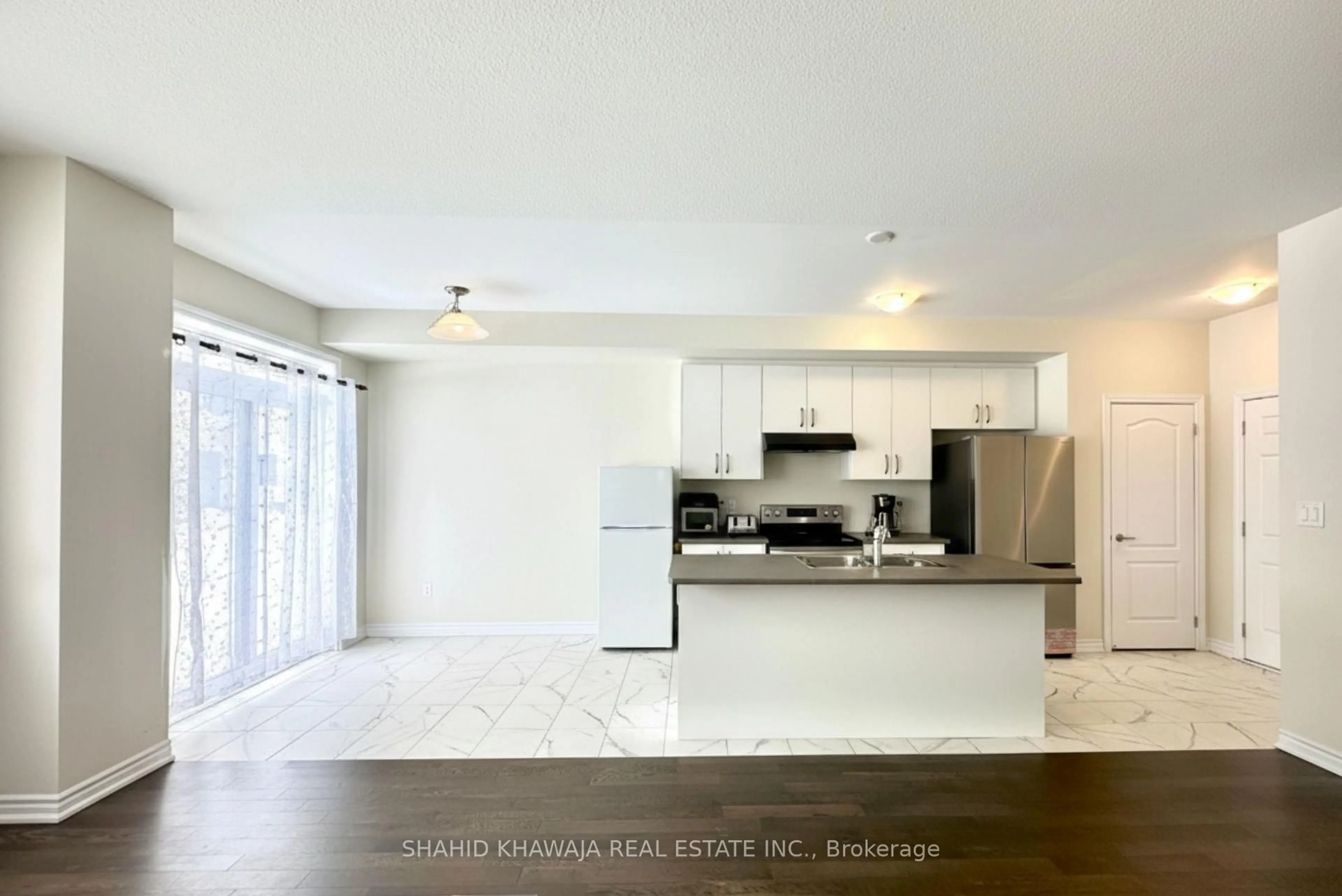 Open concept kitchen, unknown for 32 Concord Dr, Thorold Ontario L2E 6S4