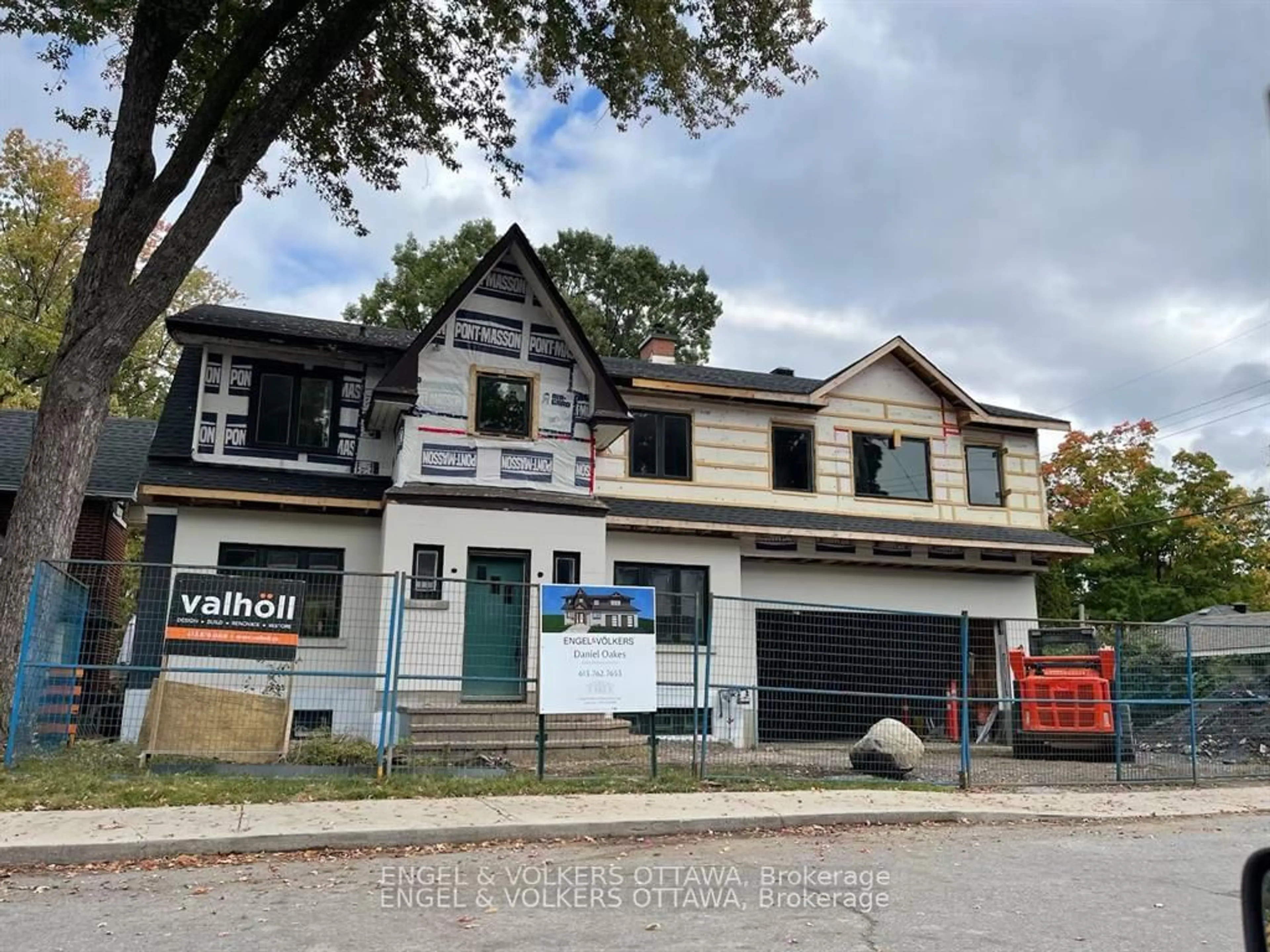 Home with vinyl exterior material, building for 97 Marlowe Cres, Ottawa Ontario K1S 1H9