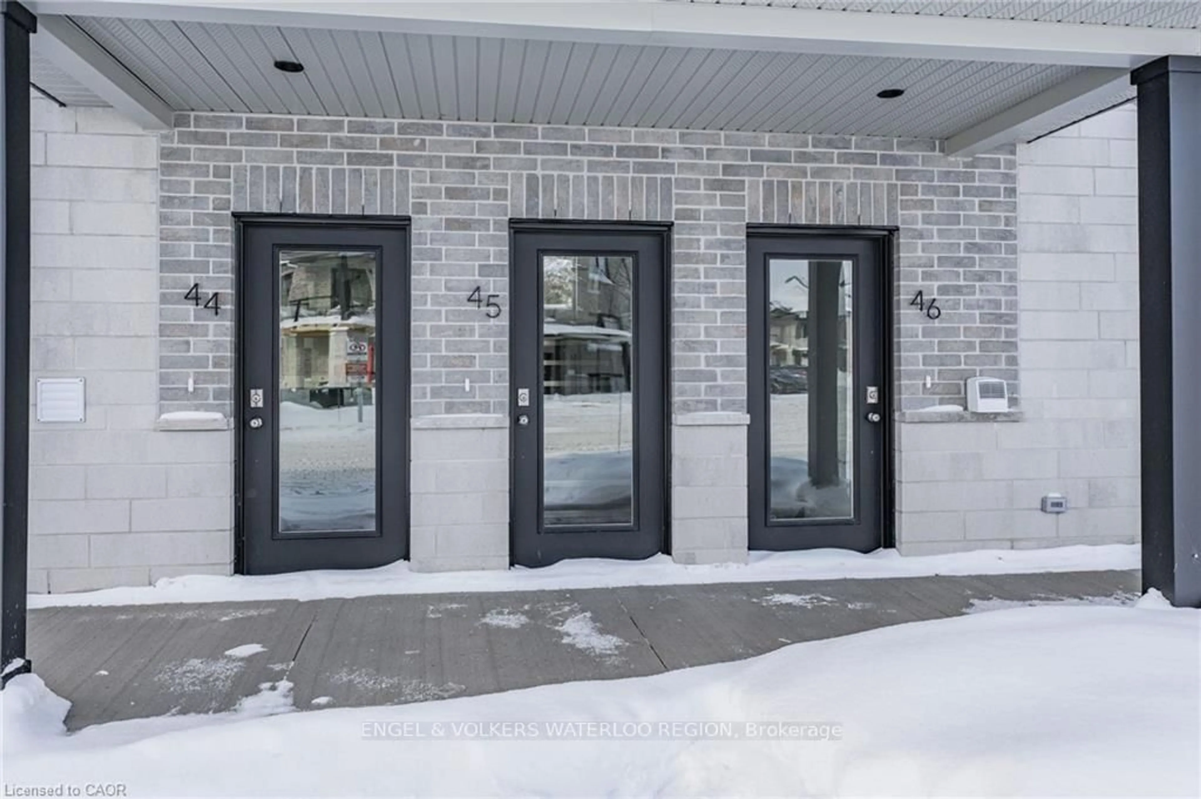 Indoor entryway for 3202 Vivian Line #45, Stratford Ontario N5A 0K6