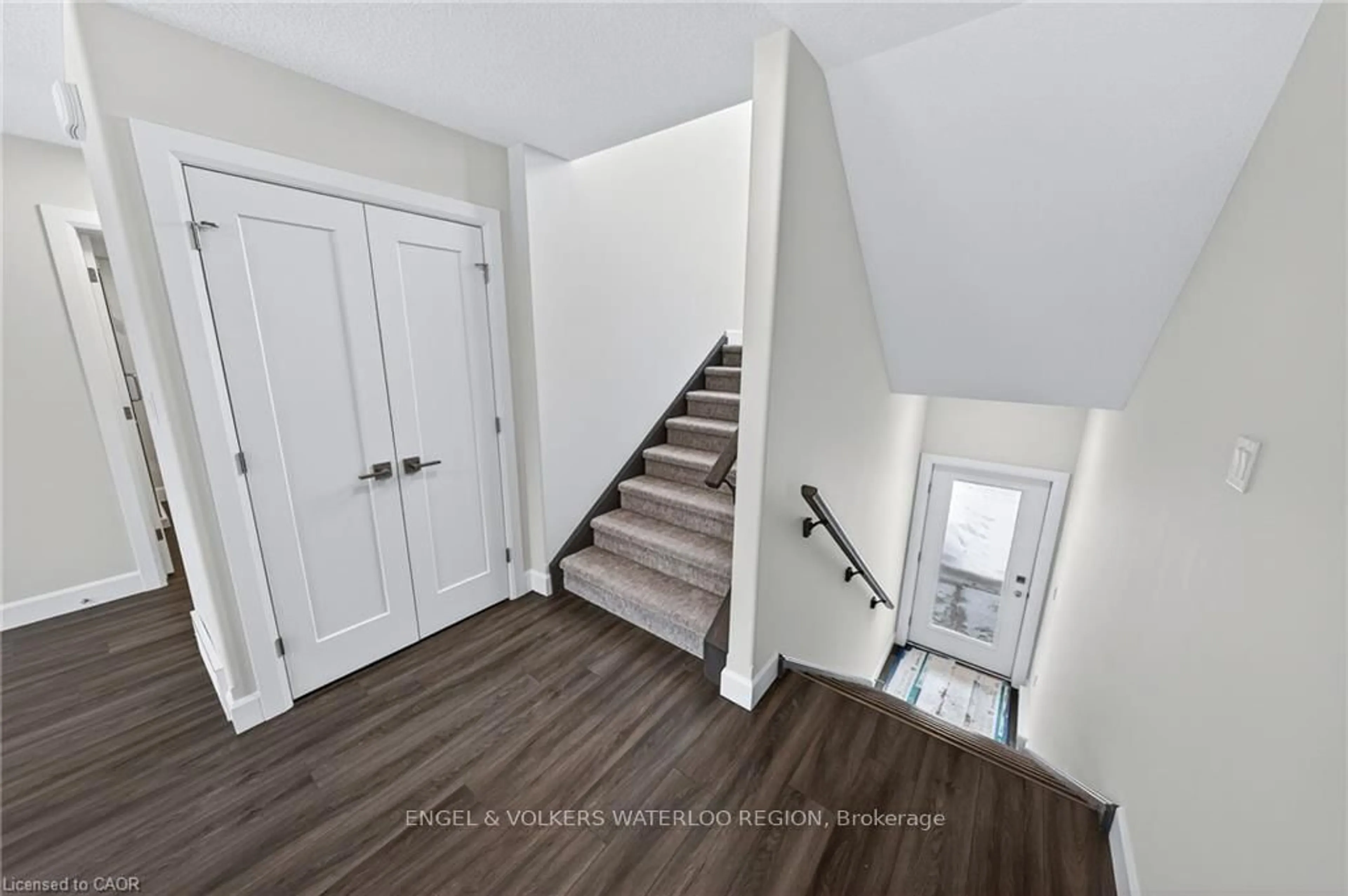 Indoor entryway for 3202 Vivian Line #45, Stratford Ontario N5A 0K6