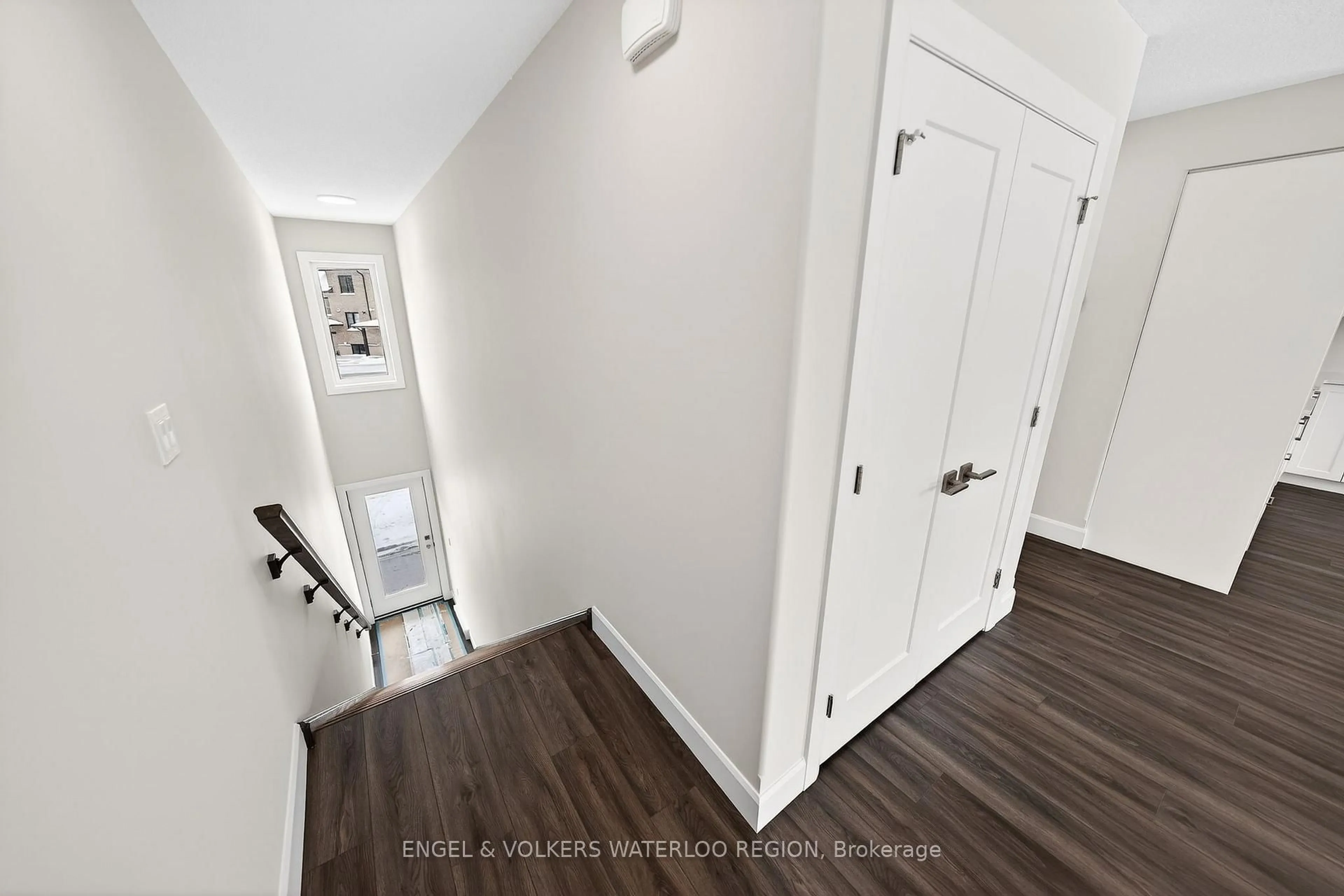 Indoor entryway for 3202 Vivian Line #48, Stratford Ontario N5A 0K6