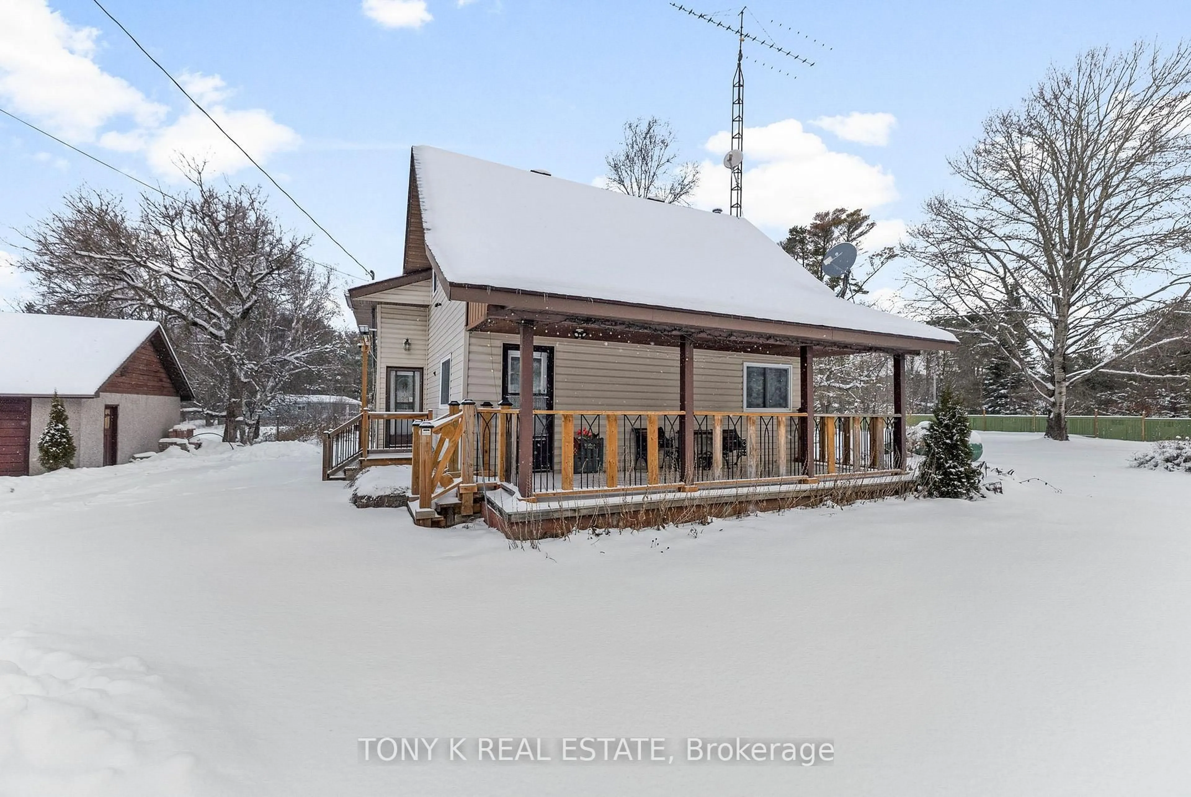 Patio, building for 29325 Highway 28, Bancroft Ontario K0L 1C0