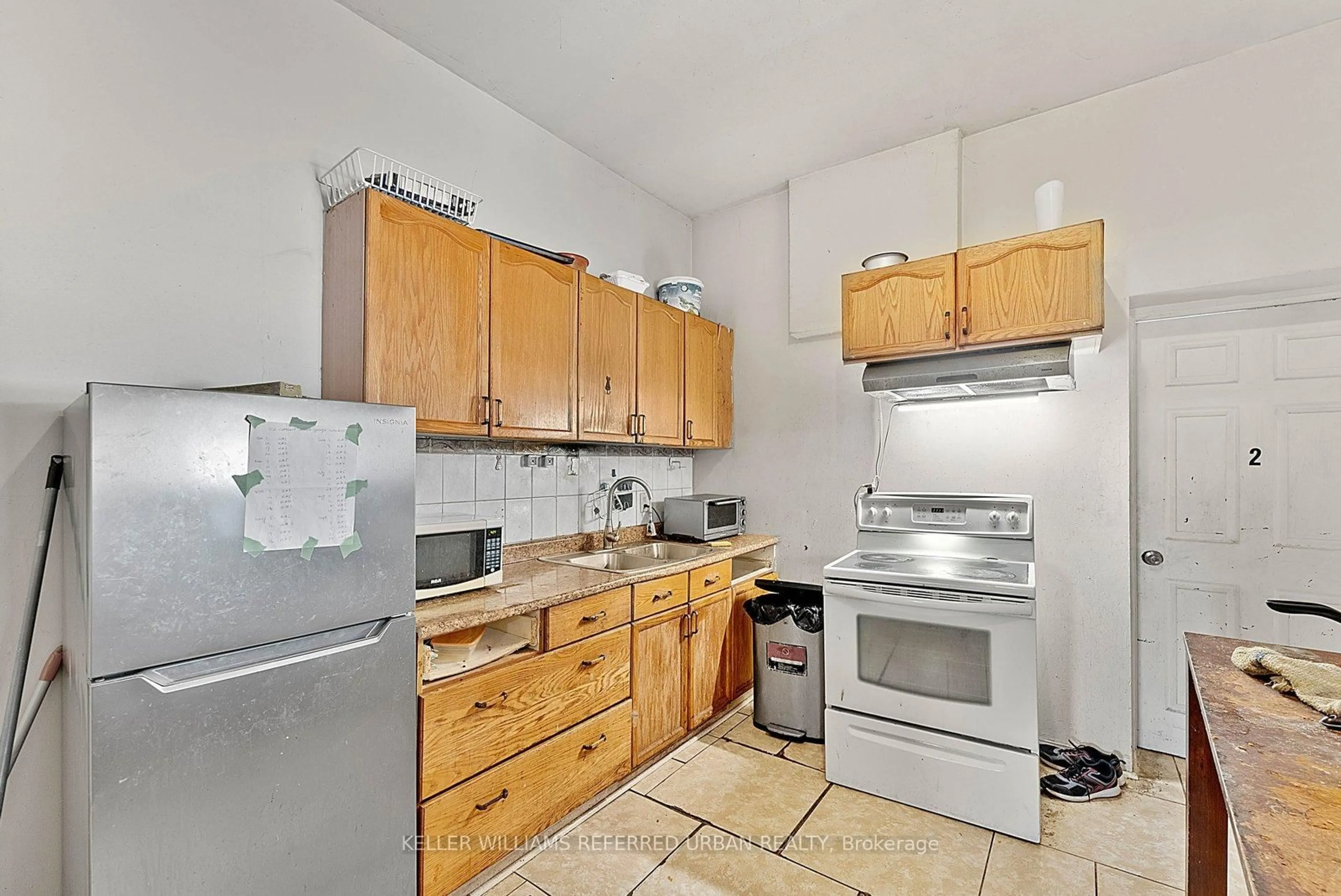 Standard kitchen, unknown for 52 Cathcart St, Hamilton Ontario L8R 1M5