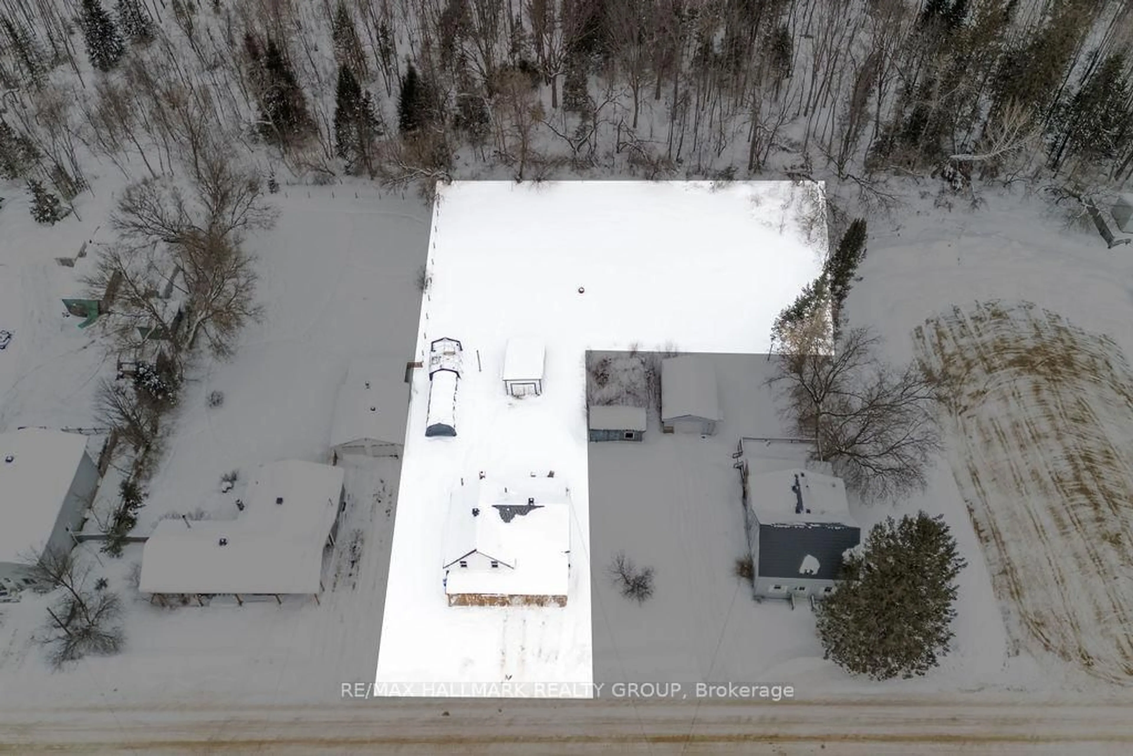 A pic from outside/outdoor area/front of a property/back of a property/a pic from drone, unknown for 62 Main St, Chalk River Ontario K0J 1J0