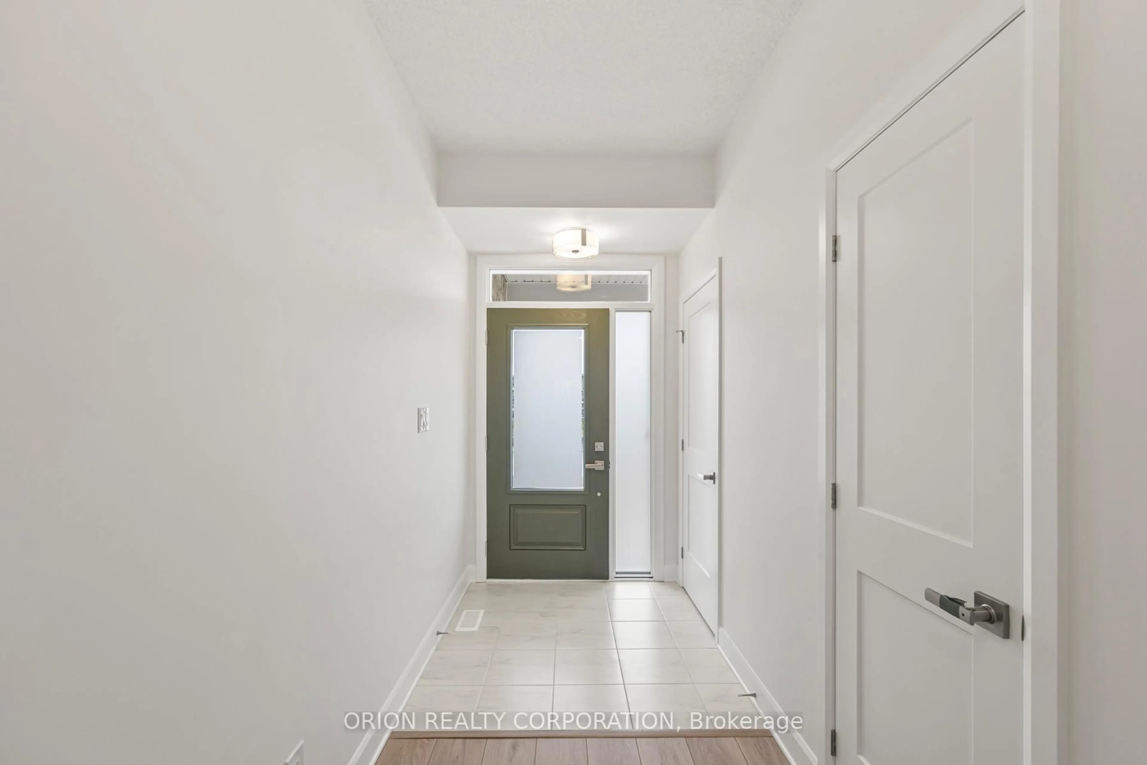 Indoor entryway for 418 Buckthorn Dr, Kingston Ontario K7P 0V6