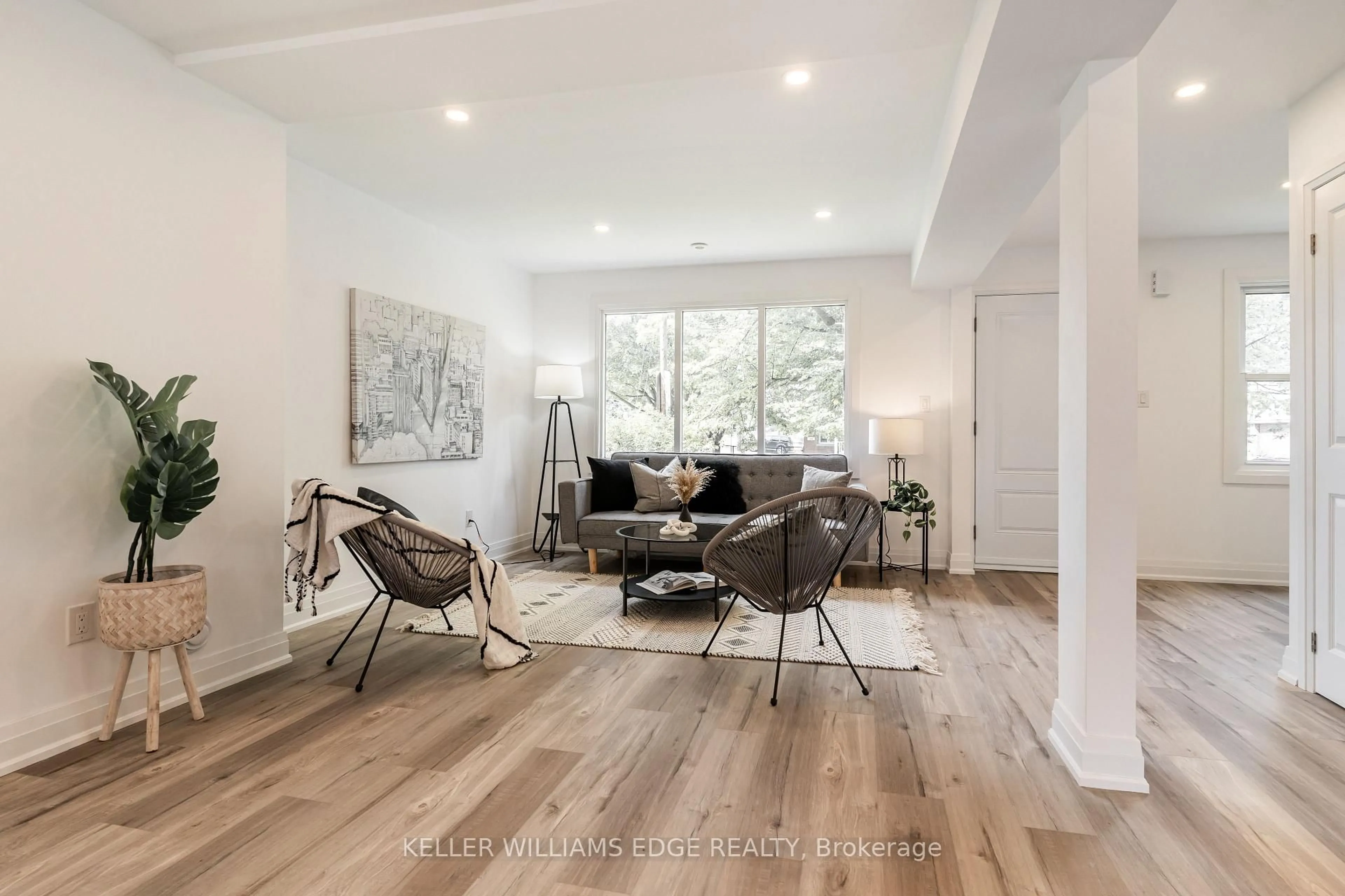 Living room with furniture, wood/laminate floor for 367 Hillside Ave, Hamilton Ontario L8K 3L6