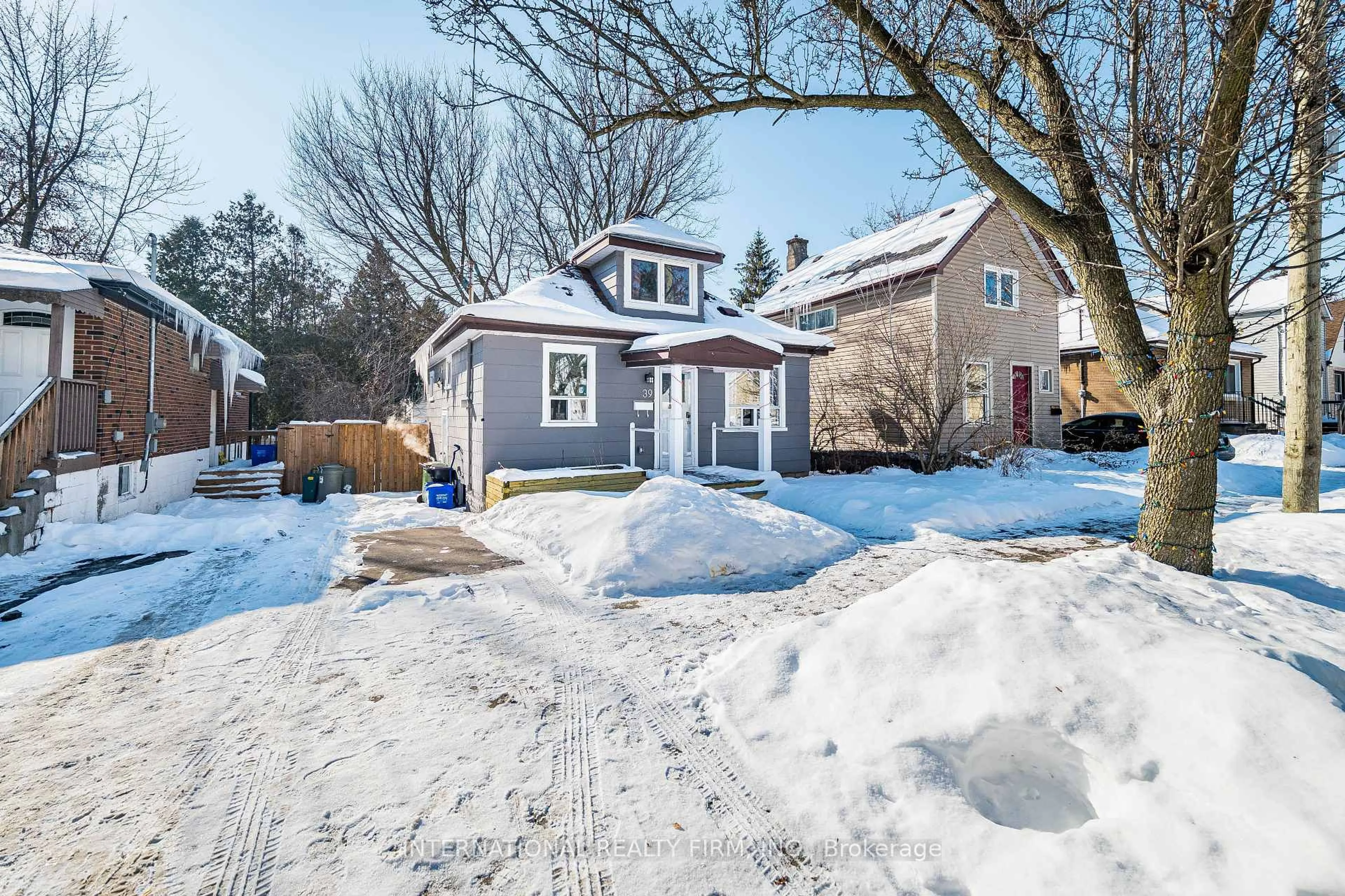 Unknown for 39 Holmes Ave, Hamilton Ontario L8S 2K7