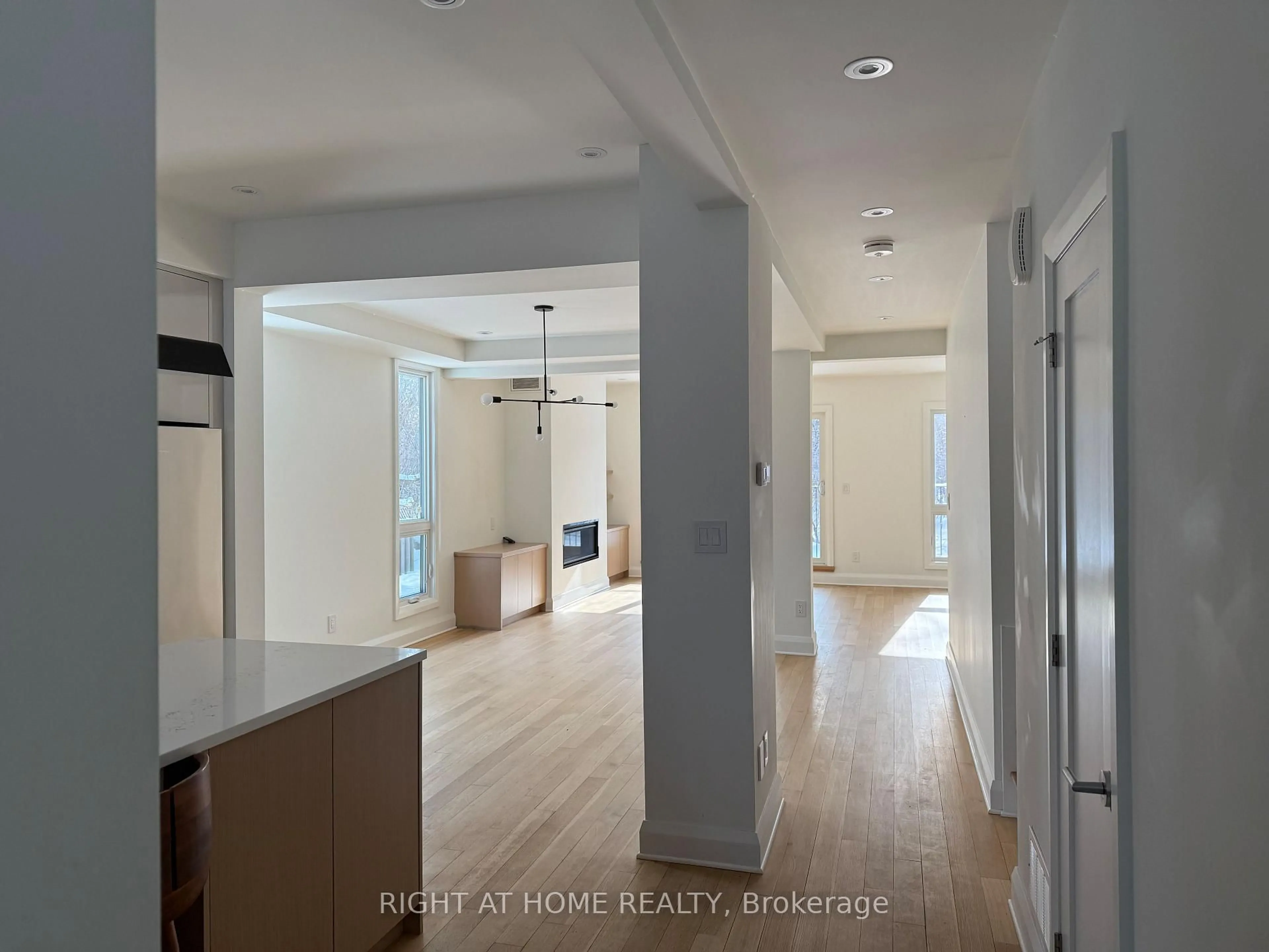 Unknown for 221 Crichton St, Ottawa Ontario K1M 1W3