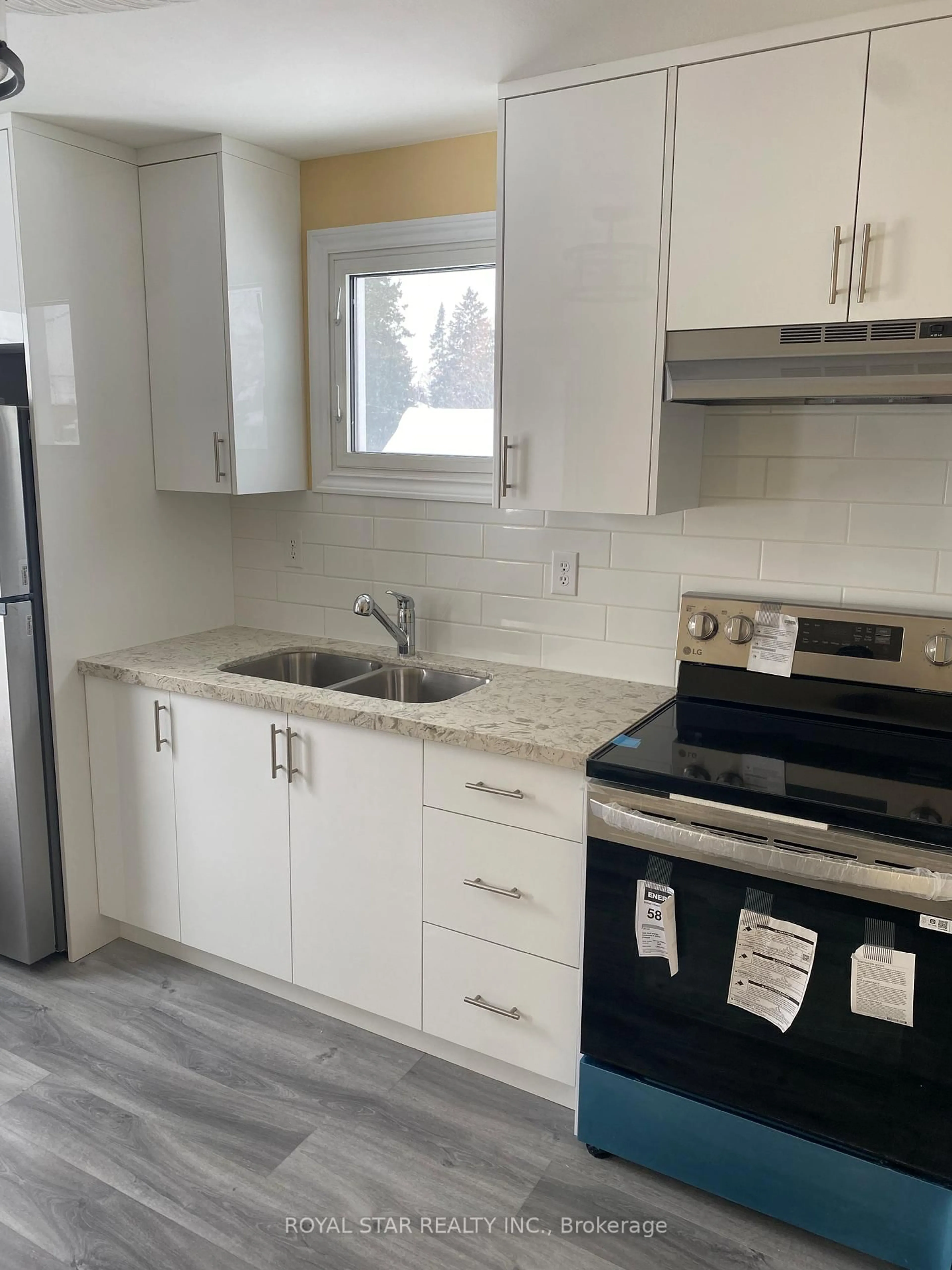 Standard kitchen, unknown for 582 Garafraxa St, West Grey Ontario N0G 1R0