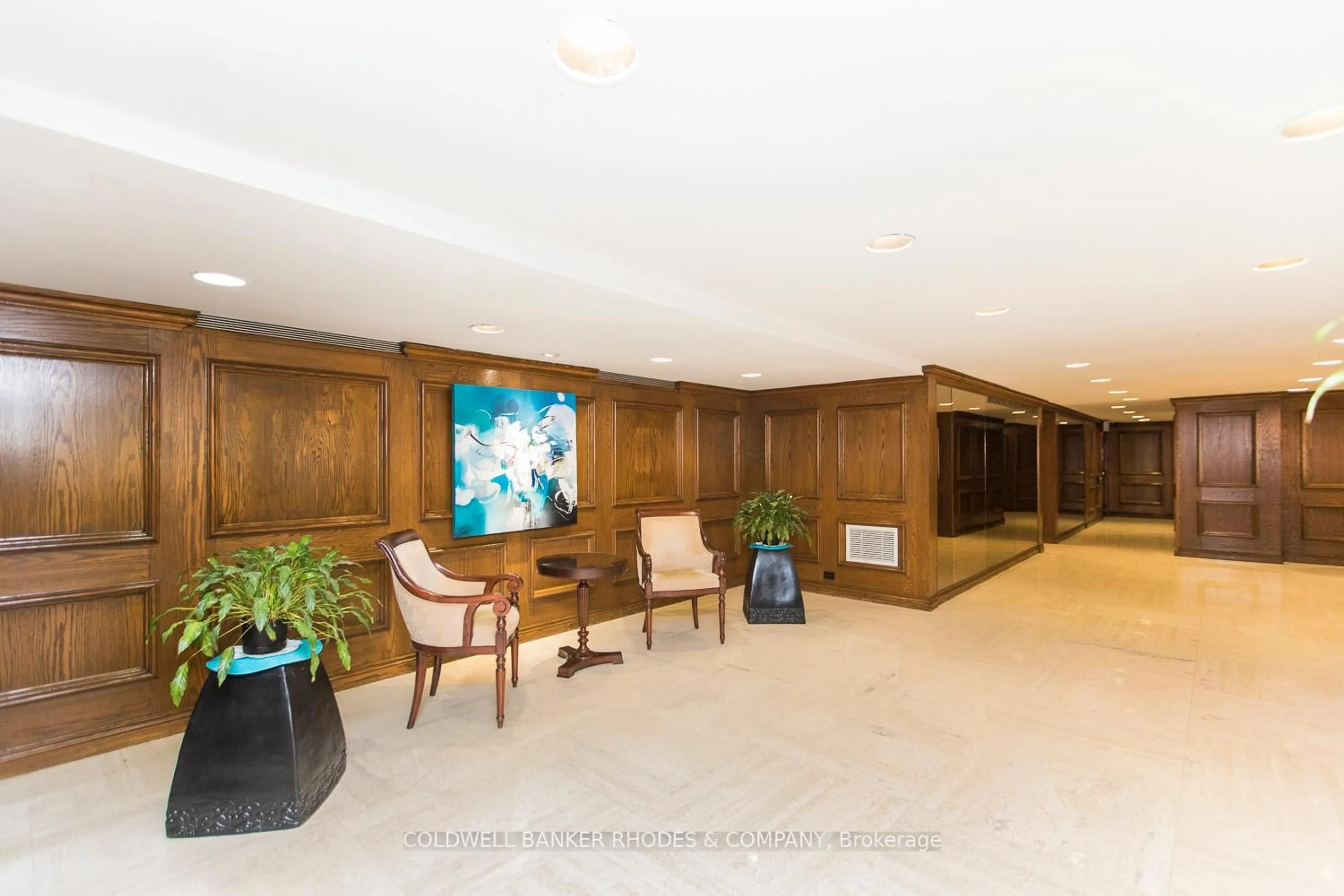Lobby for 530 Laurier Ave #1906, Ottawa Ontario K1R 7T1