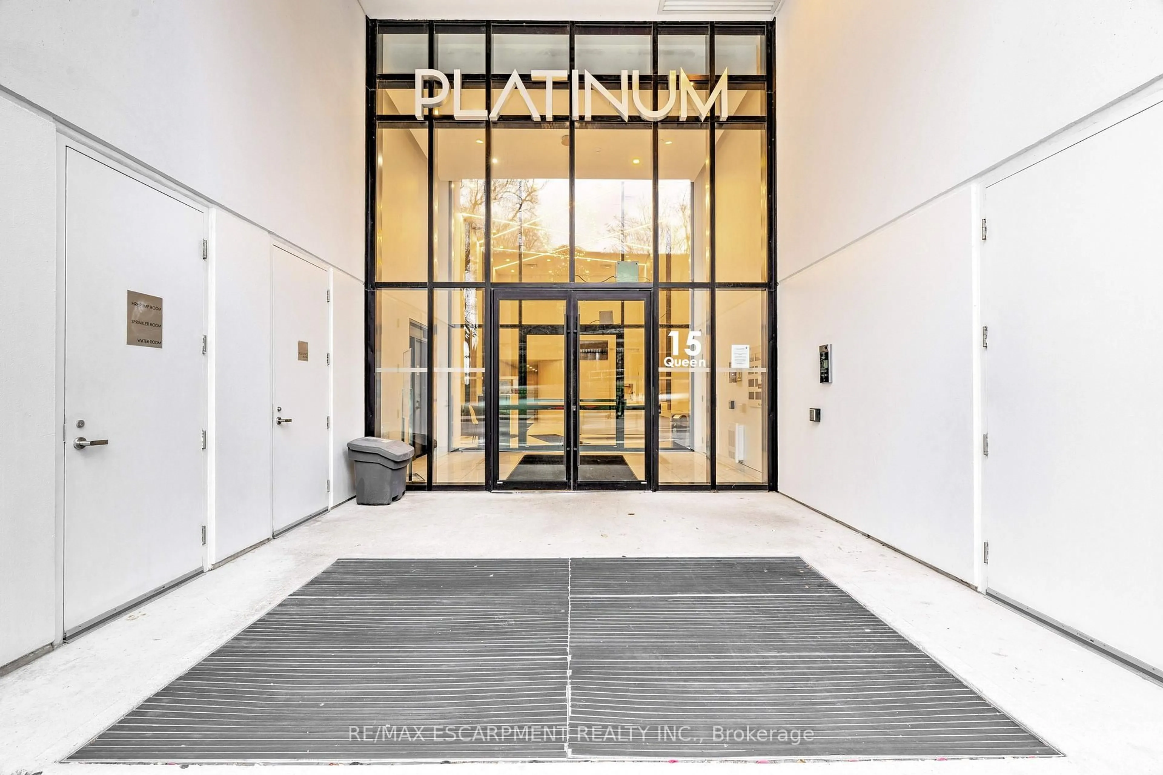 Indoor foyer for 15 Queen St #2308, Hamilton Ontario L8P 0C6