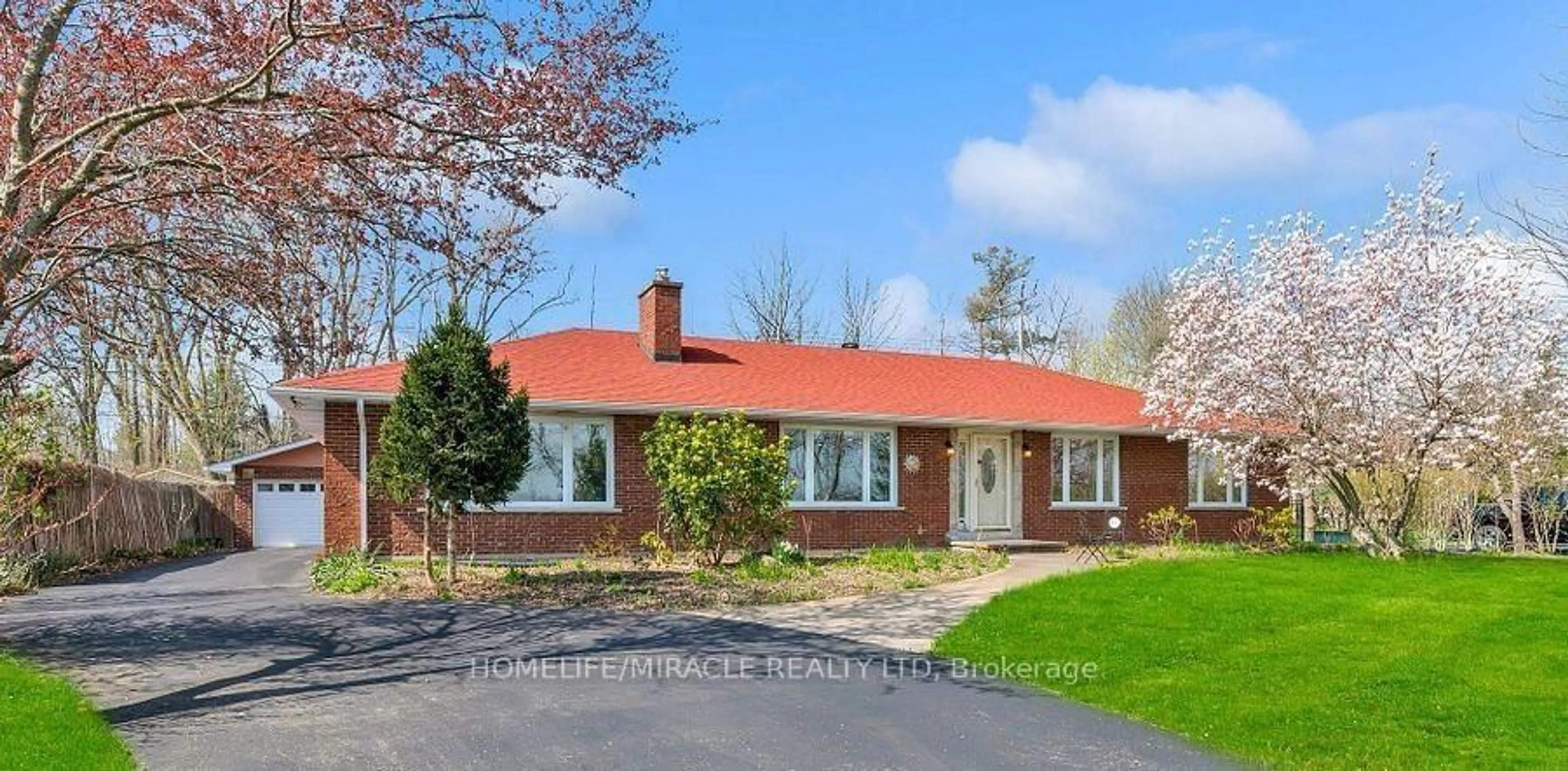 Home with brick exterior material, street for 3035 Niagara Pkwy, Fort Erie Ontario L2A 5M4