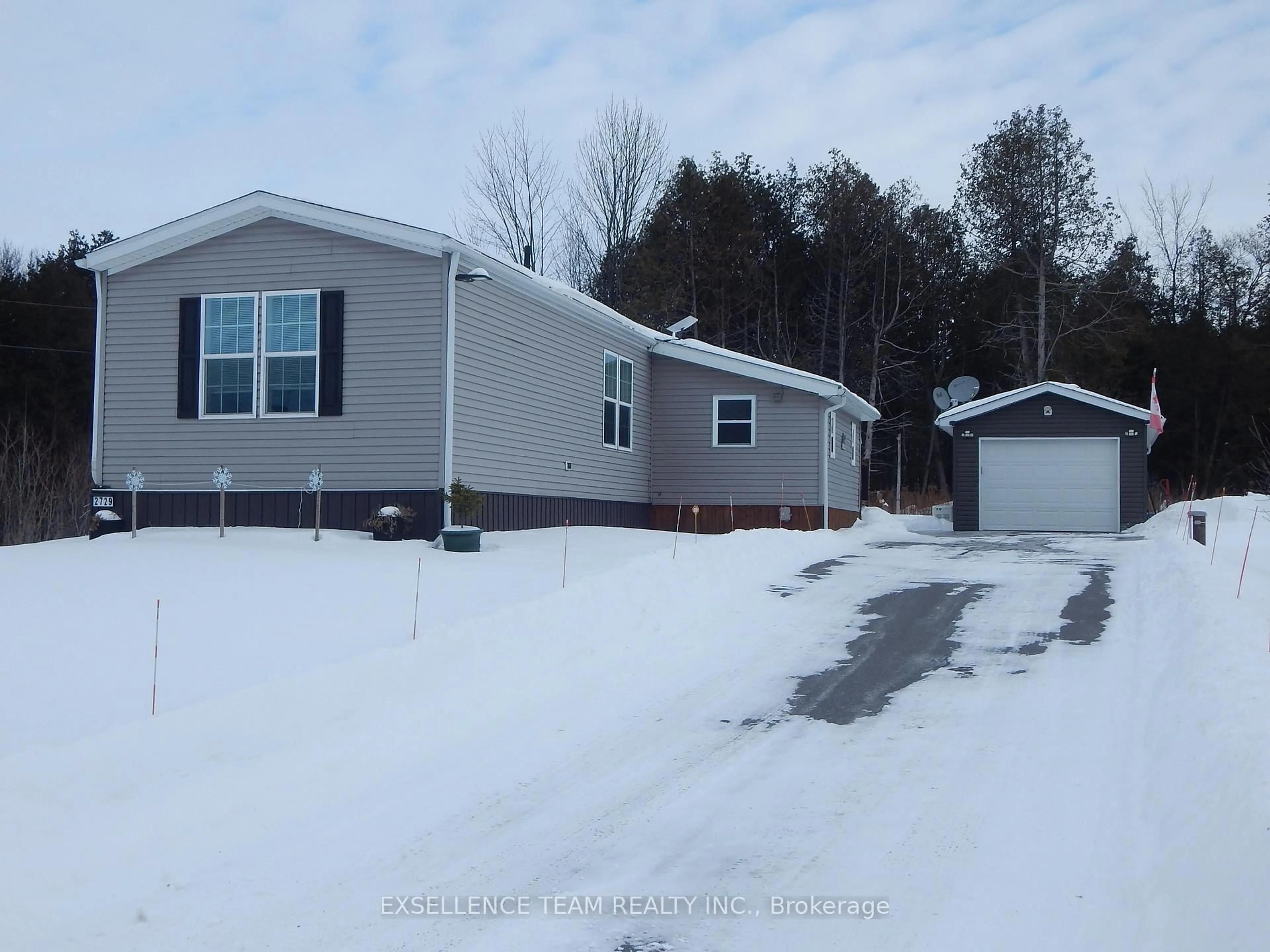 Home with vinyl exterior material, unknown for 2729 Crows Nest Rd, North Stormont Ontario K0C 1T0