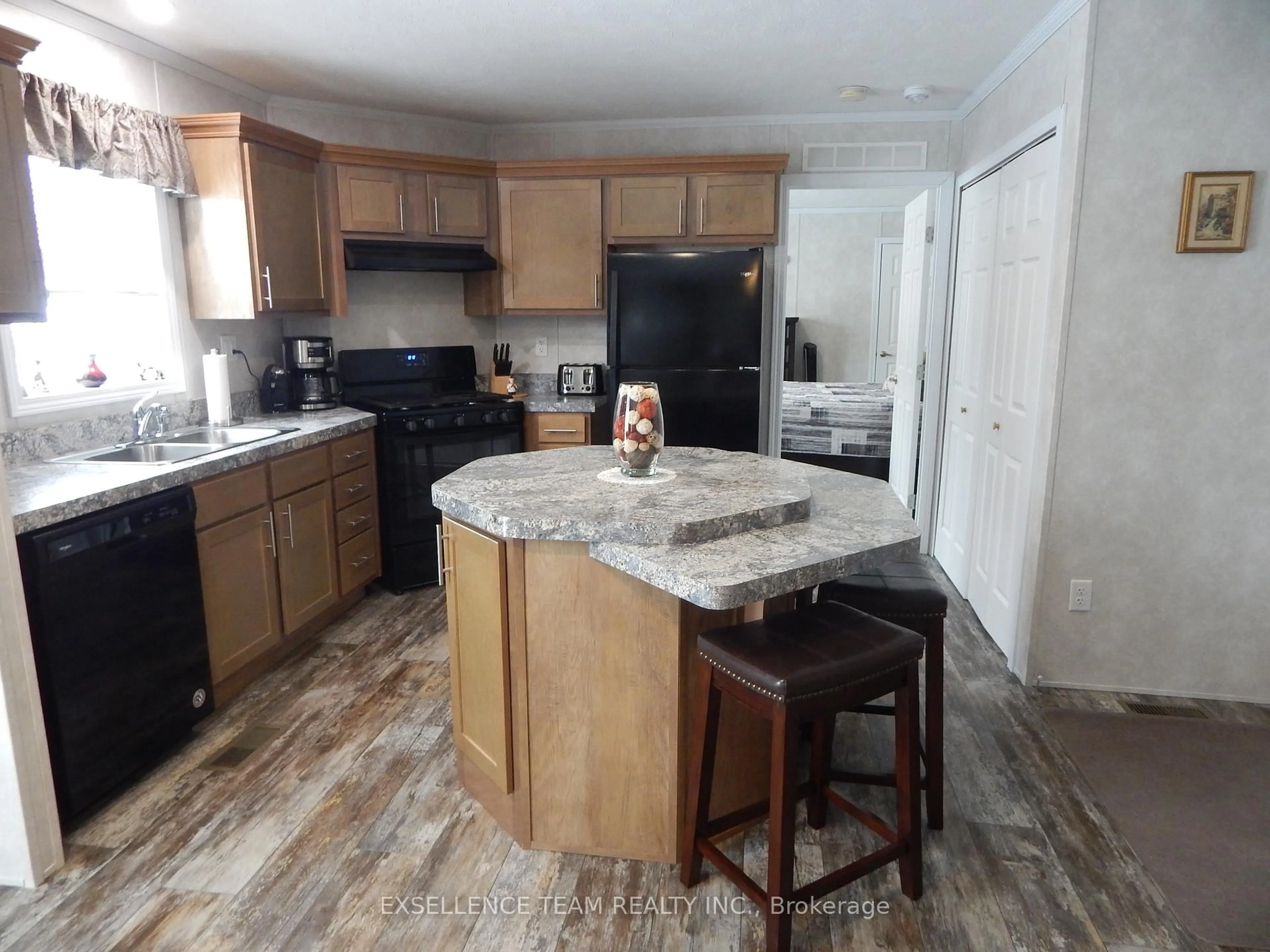 Open concept kitchen, unknown for 2729 Crows Nest Rd, North Stormont Ontario K0C 1T0