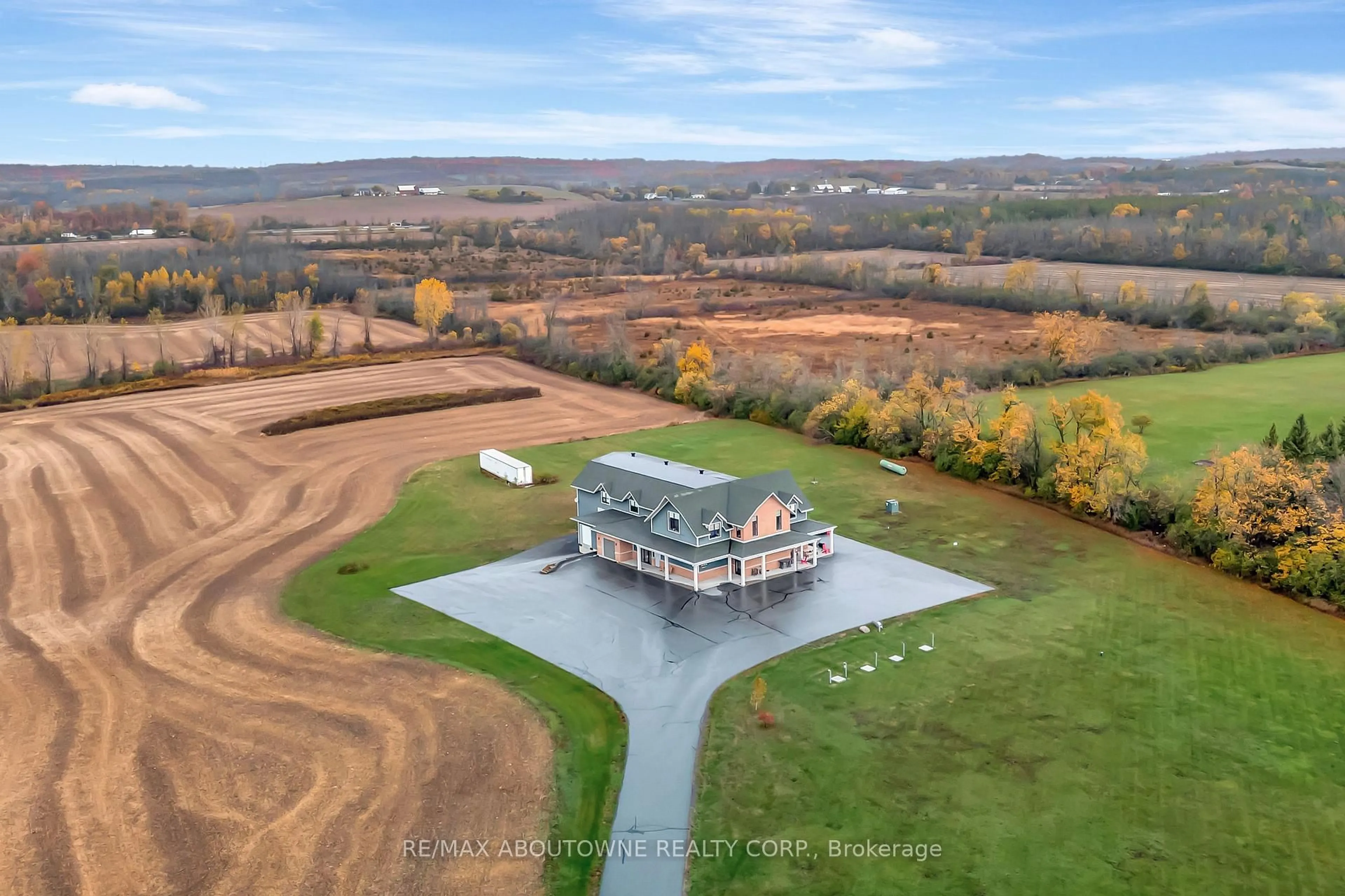 A pic from outside/outdoor area/front of a property/back of a property/a pic from drone, water/lake/river/ocean view for 842 Hamilton Rd, Belleville Ontario K8N 4Z5